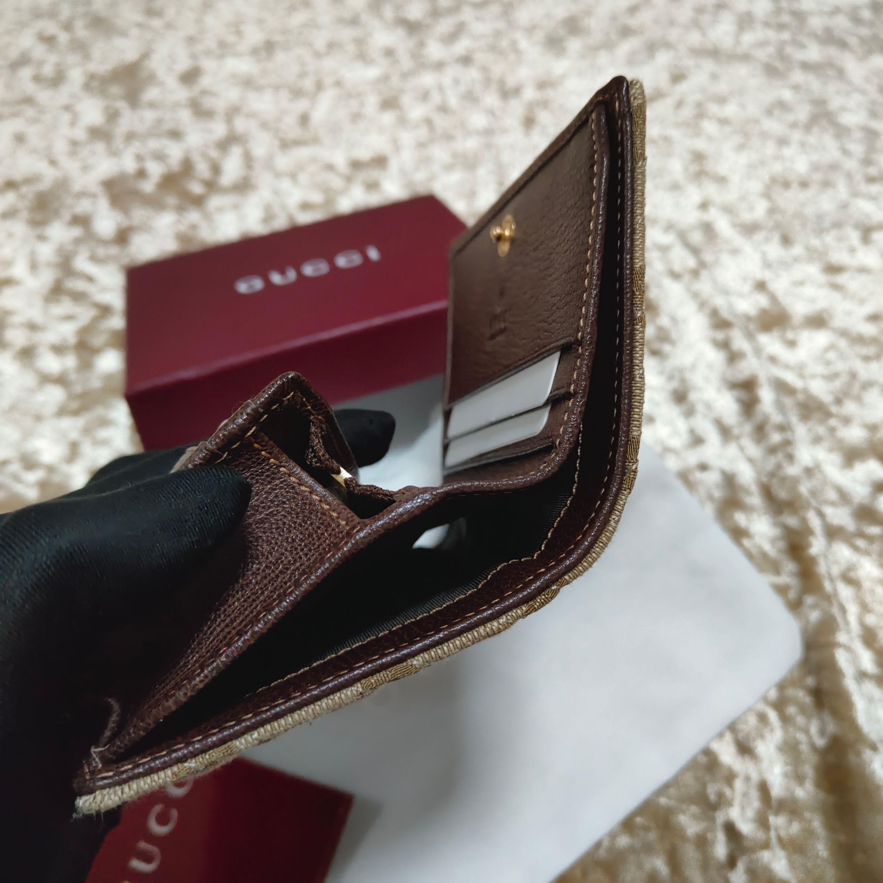 Generation Gucci系列深入探索品牌的典藏和视觉密码，将不同世代的设计融合成一个美学叙事。此