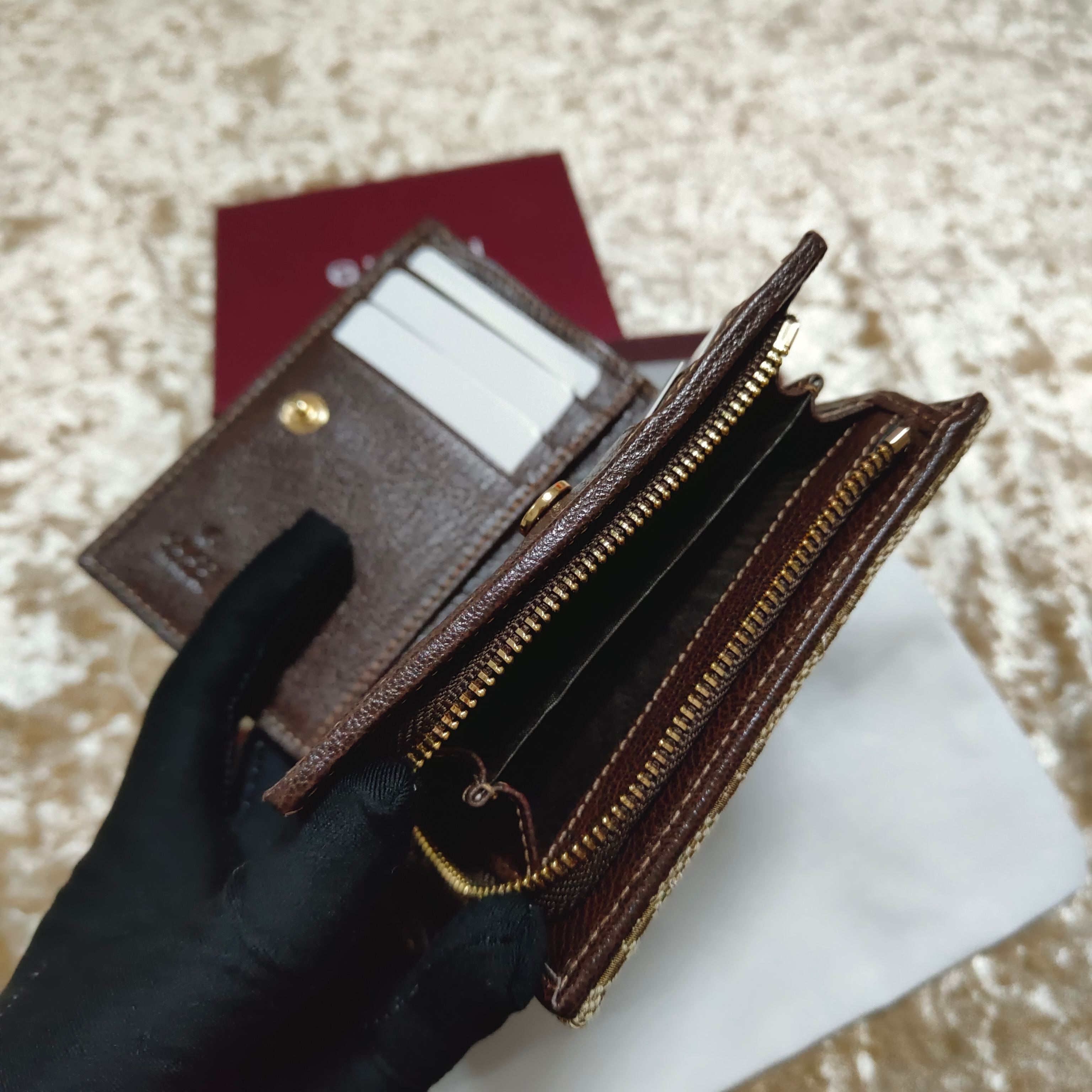 Generation Gucci系列深入探索品牌的典藏和视觉密码，将不同世代的设计融合成一个美学叙事。此