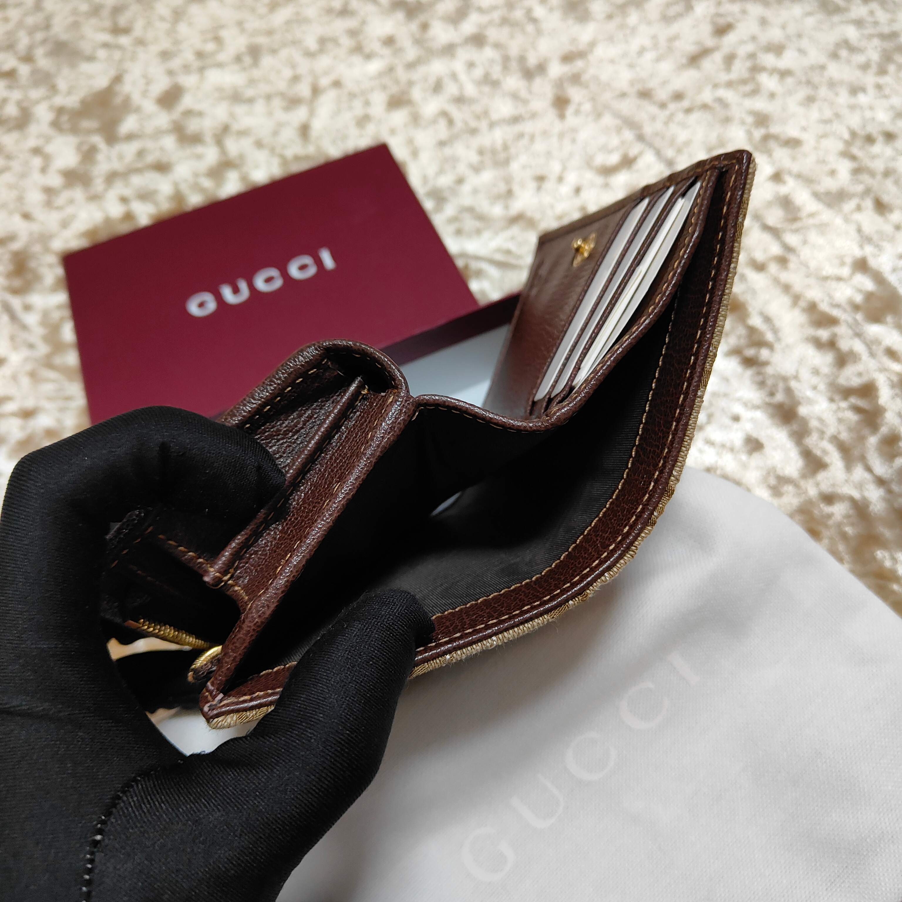 Generation Gucci系列深入探索品牌的典藏和视觉密码，将不同世代的设计融合成一个美学叙事。此
