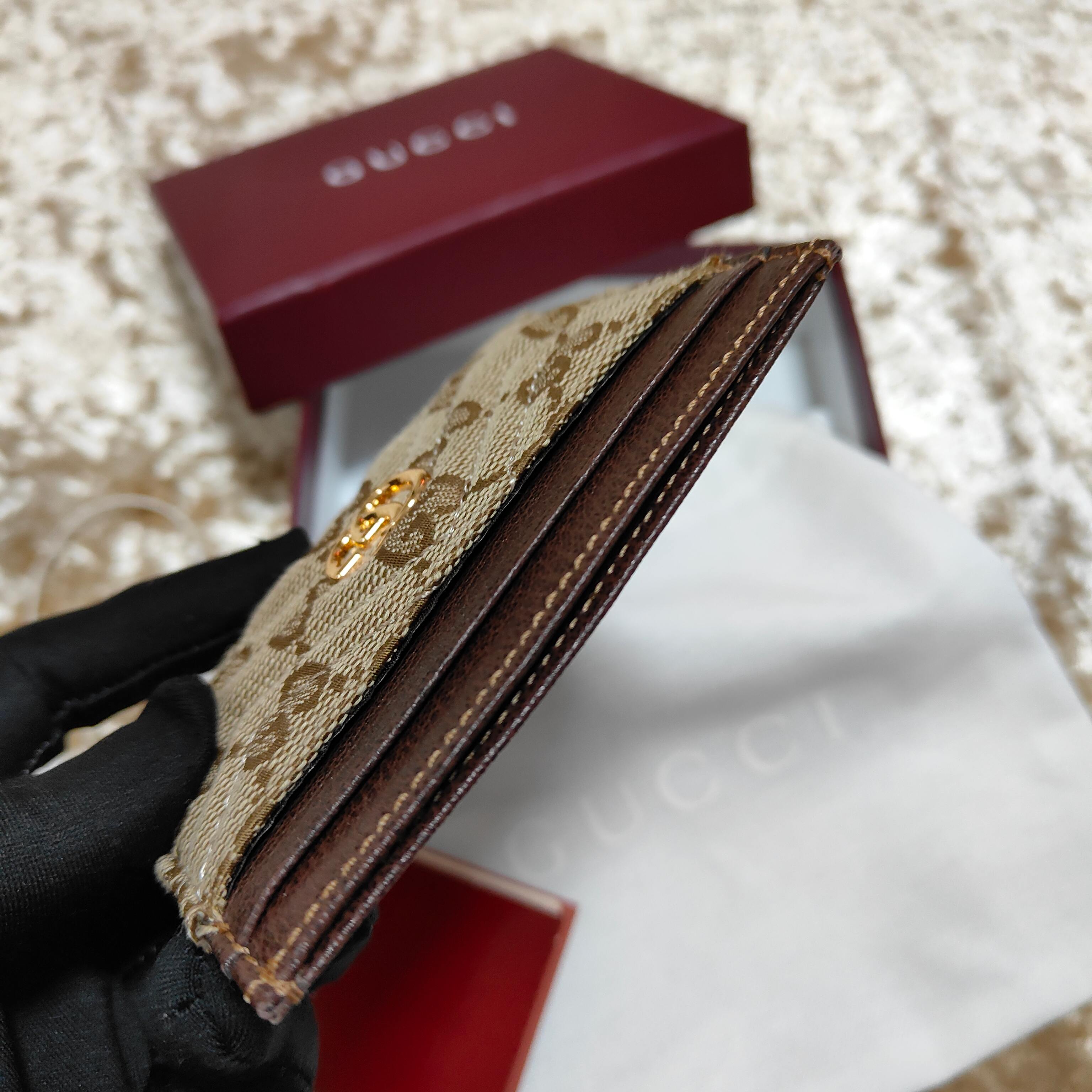 Generation Gucci系列深入探索品牌的典藏和视觉密码，将不同世代的设计融合成一个美学叙事。此