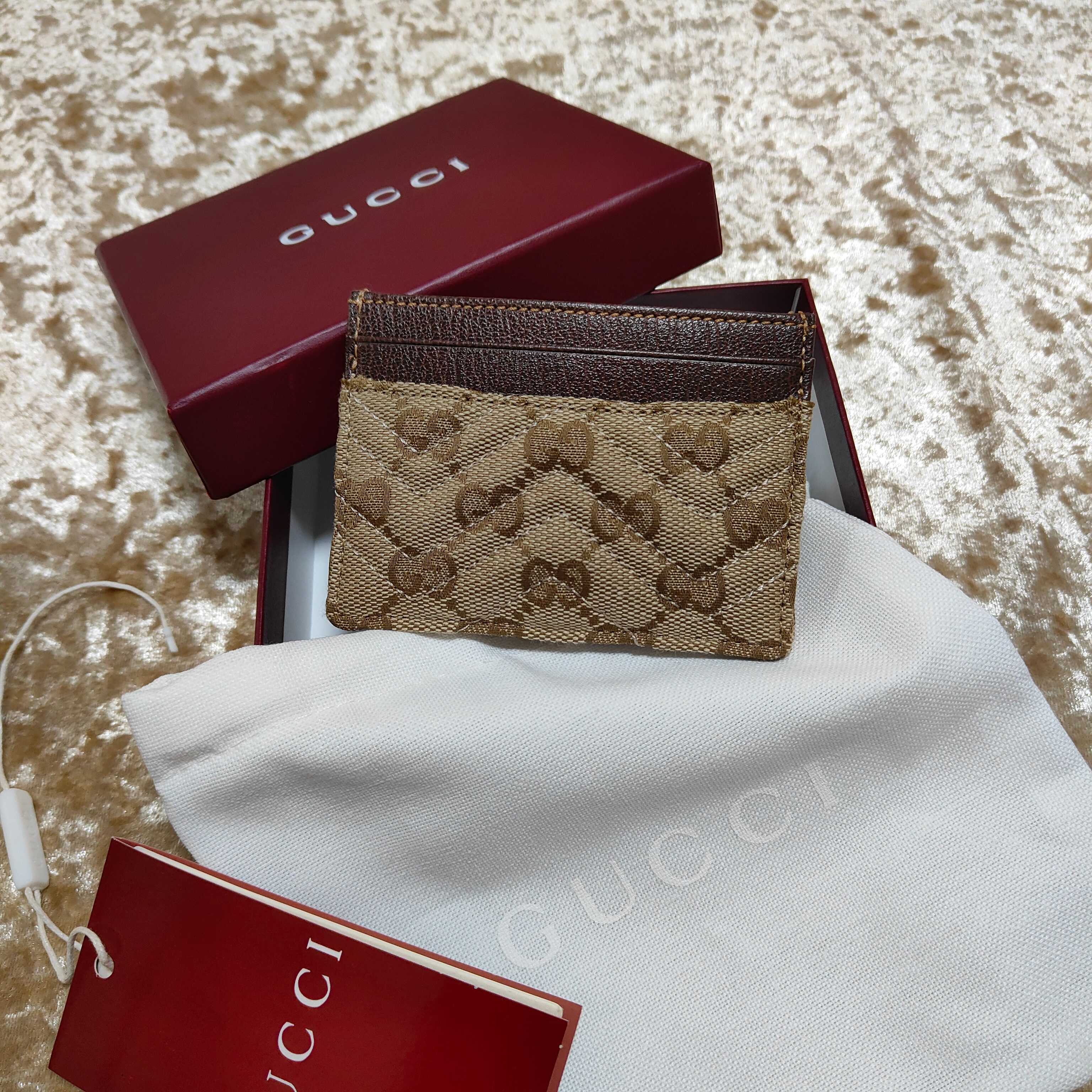 Generation Gucci系列深入探索品牌的典藏和视觉密码，将不同世代的设计融合成一个美学叙事。此