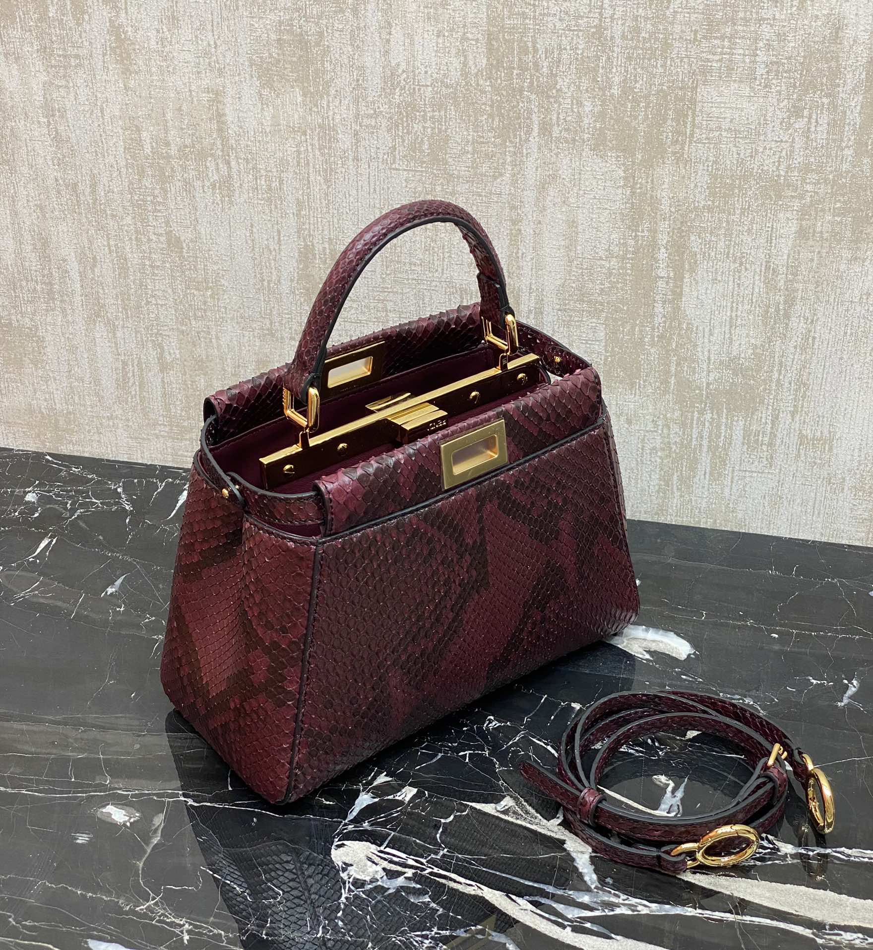 Fendi rare animal skin~snake skin, lambskin lining