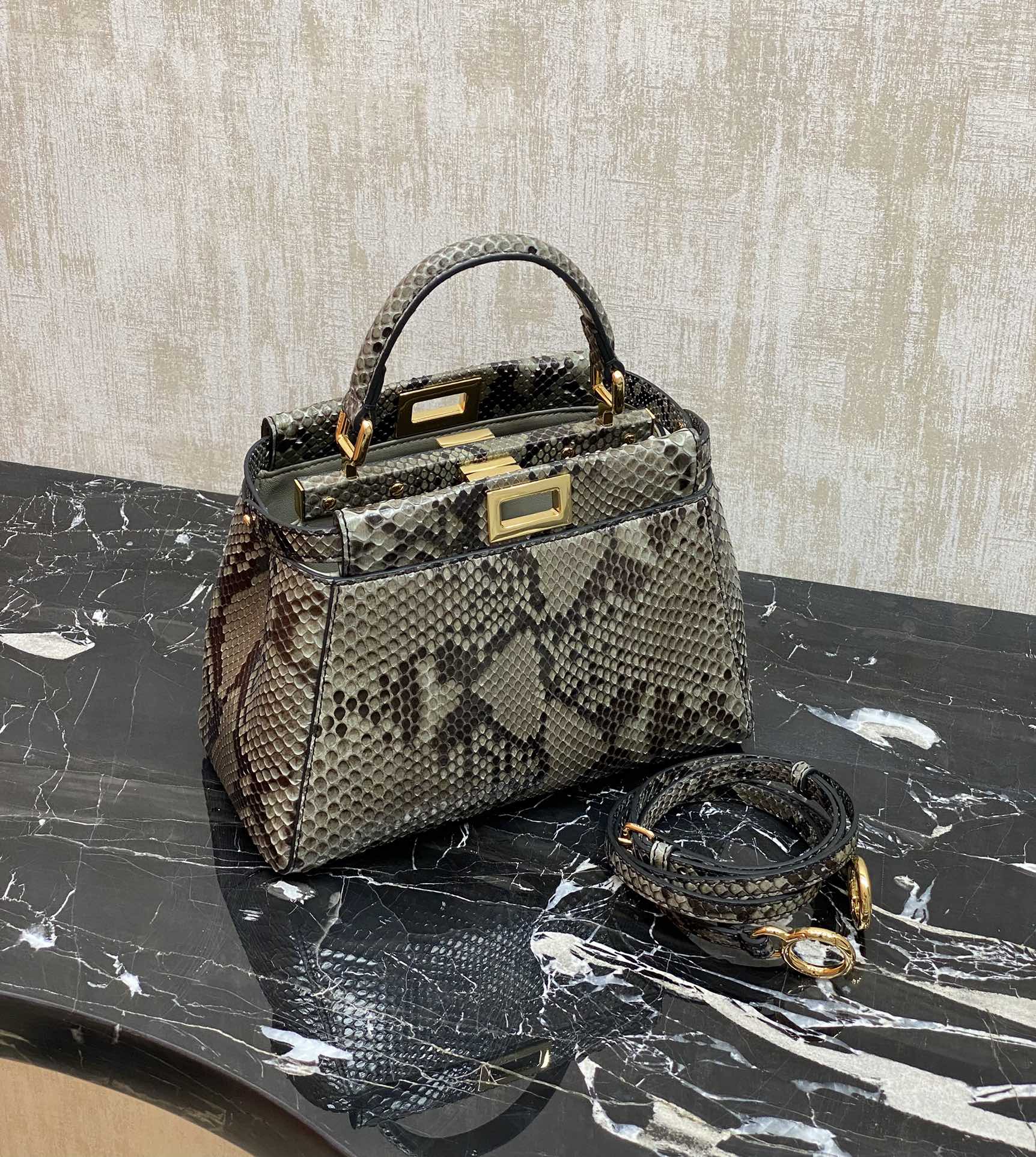Fendi rare animal skin~snake skin, lambskin lining