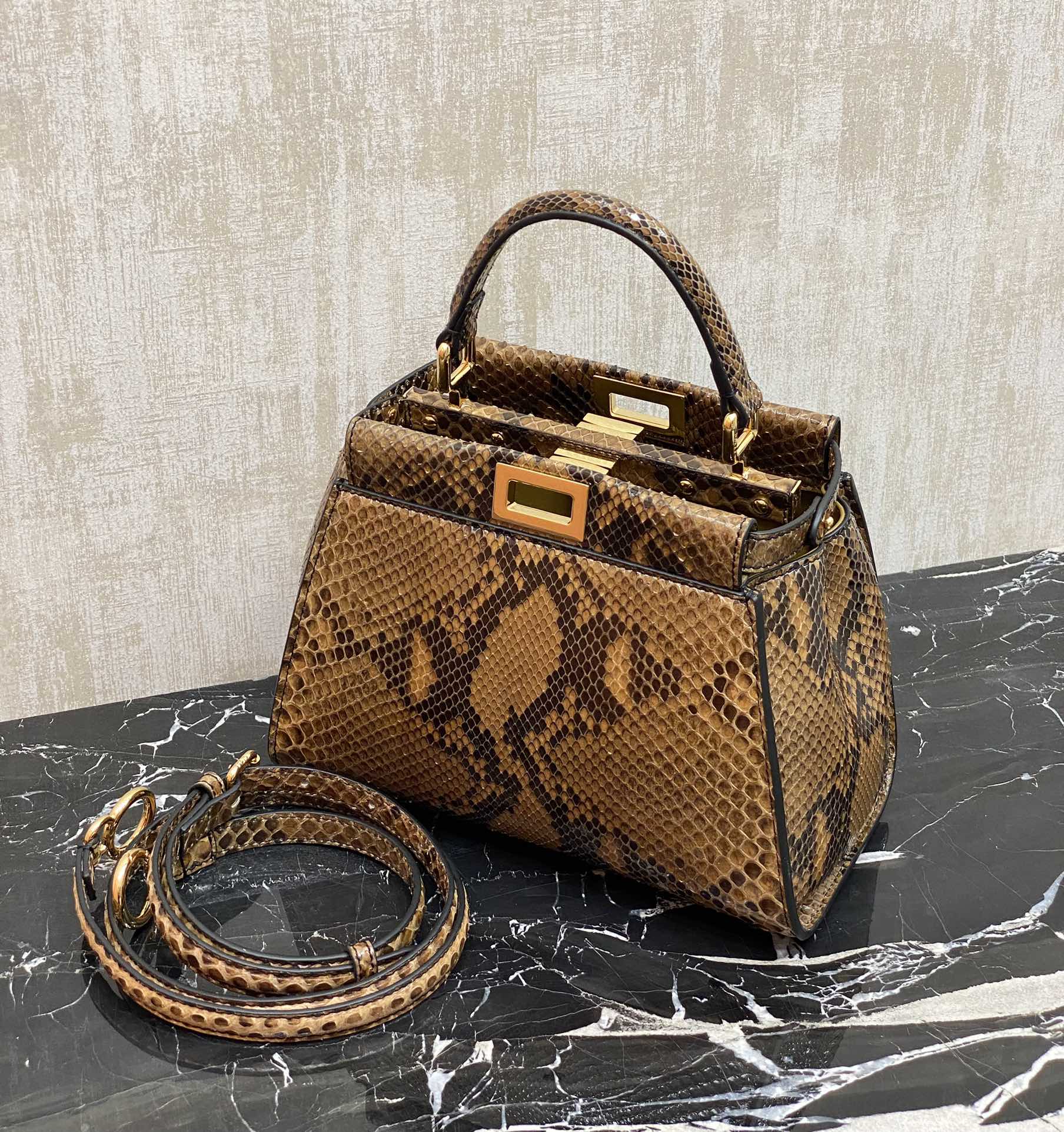 Fendi rare animal skin~snake skin, lambskin lining