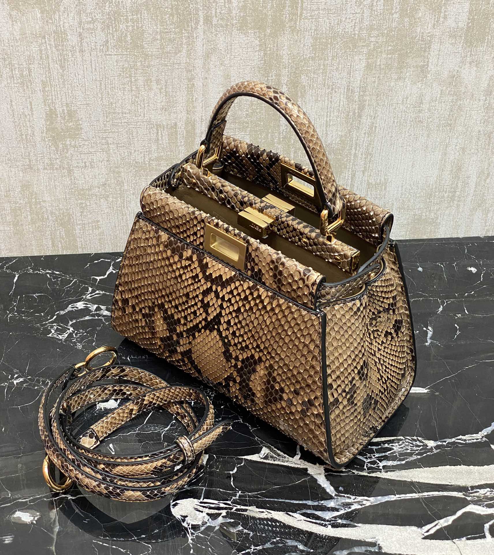 Fendi rare animal skin~snake skin, lambskin lining