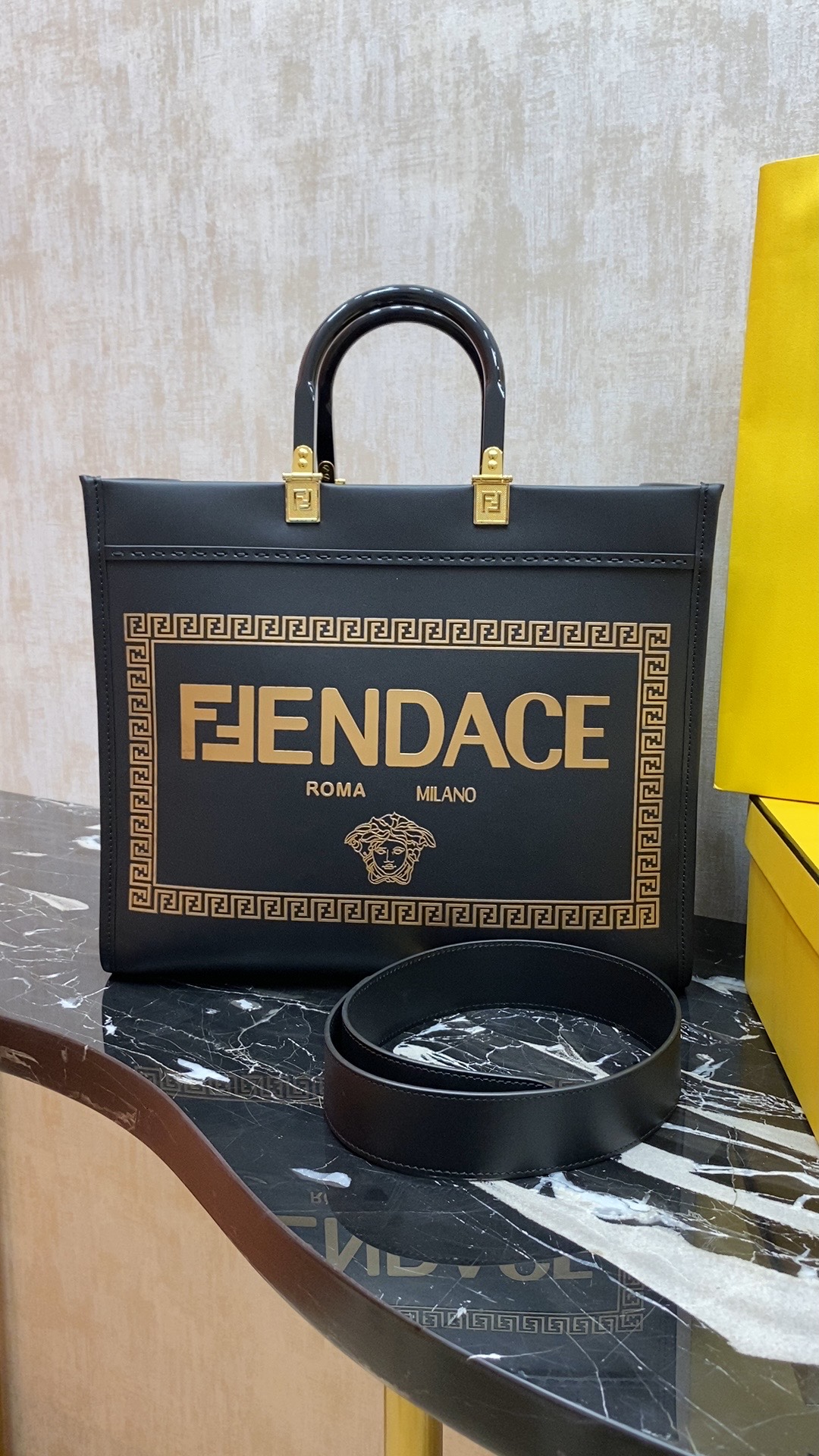 The most suitable large bag, good-looking and practical FENDI tote bag