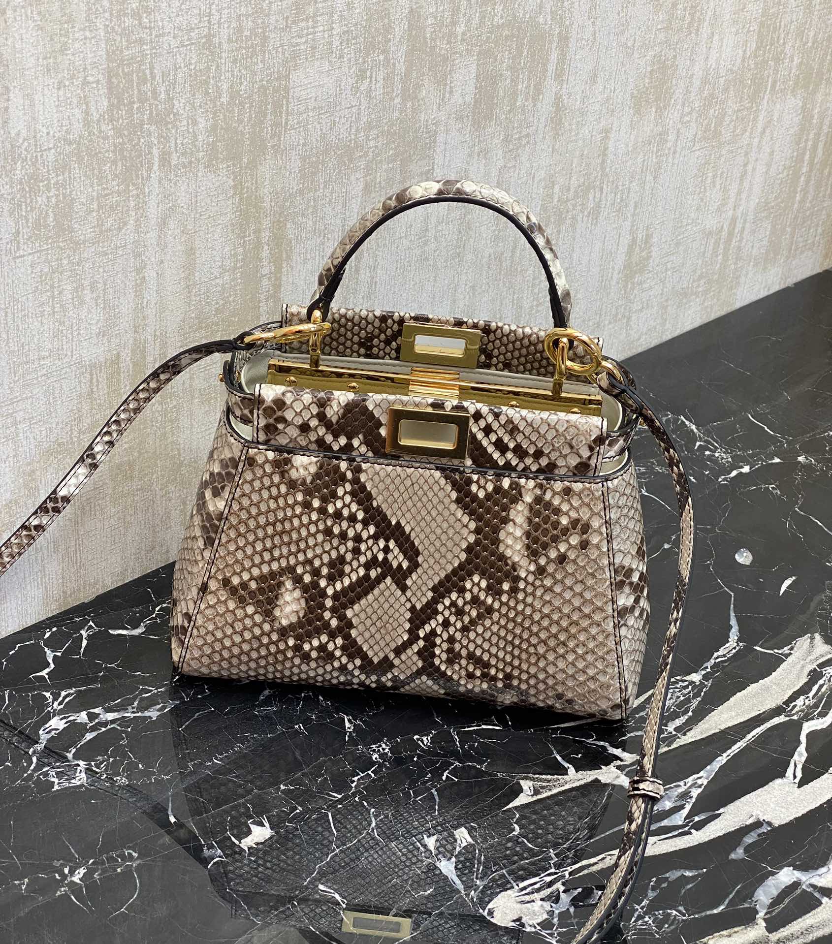 Fendi rare animal skin~snake skin, lambskin lining