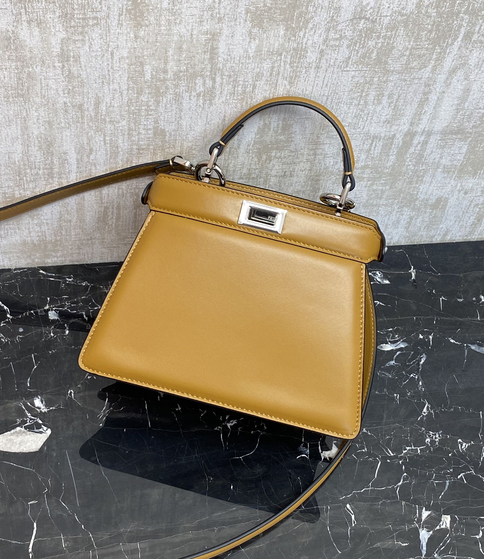 Fendi Details: You can understand it by looking at the real photos peekaboo