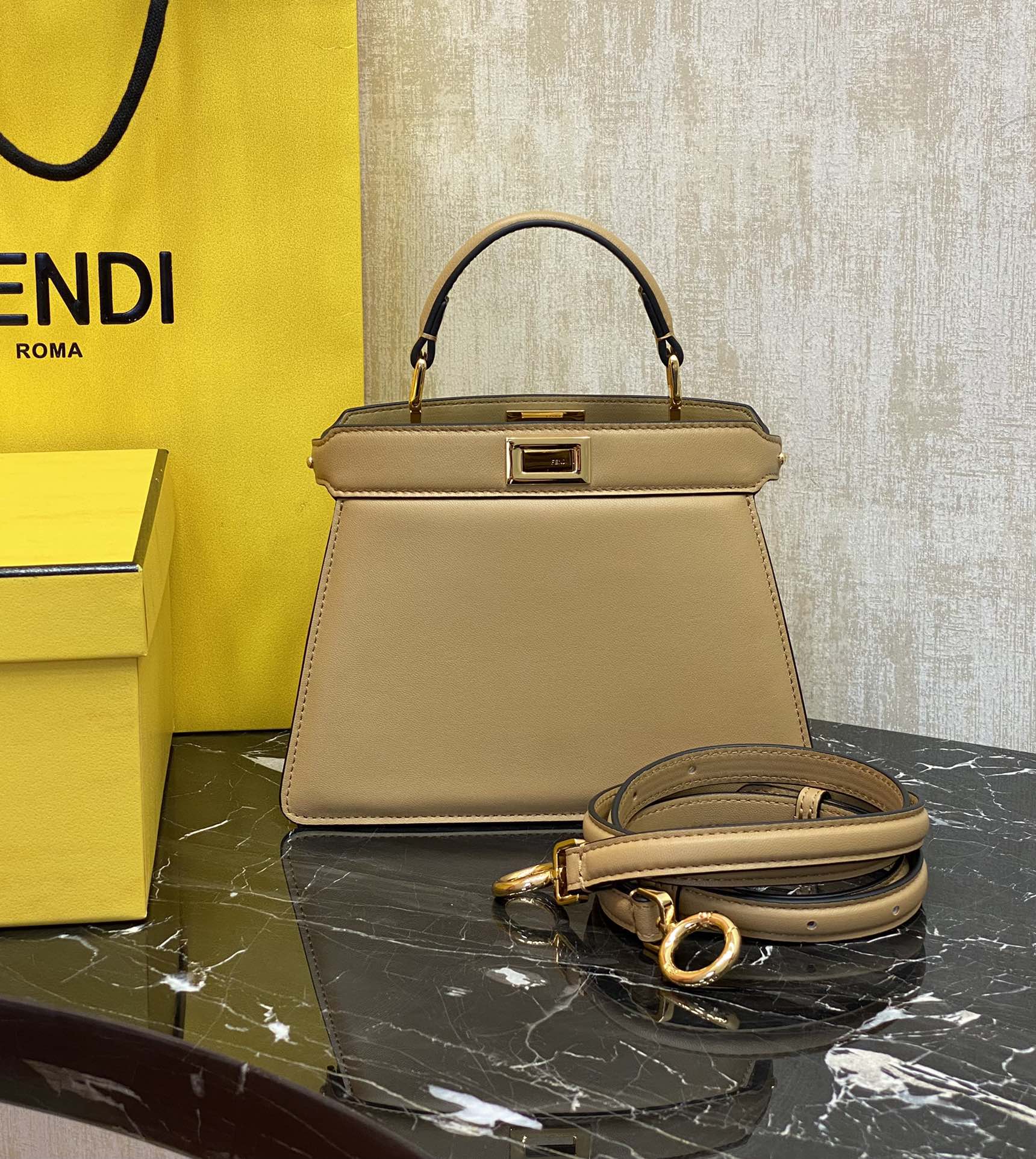 Fendi Details: 950 You can understand the peekaboo series by looking at the actual pictures