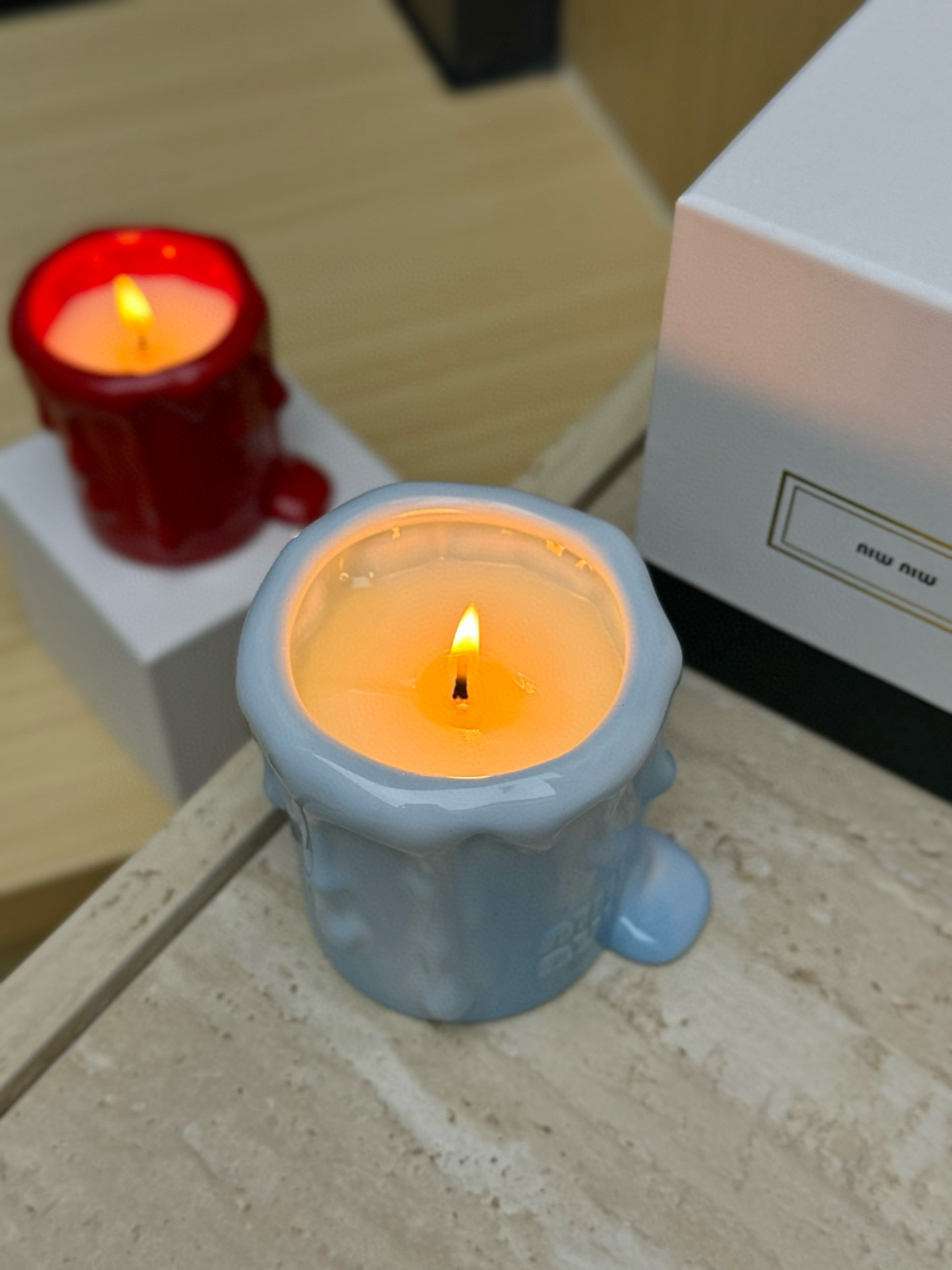 不得不说，入手即省👇🏻👇🏻👇🏻
单看香薰本身，市面同级别品质已达几千元水准
更别说它还单买那个番茄香或者是玉龙茶香
少说也得花费数千元吧！
而现在，买这一件就能同时拥有MIU家标志性设计和高人气大牌香调，无论是自用还是送朋友，都是极具性价比的选择。