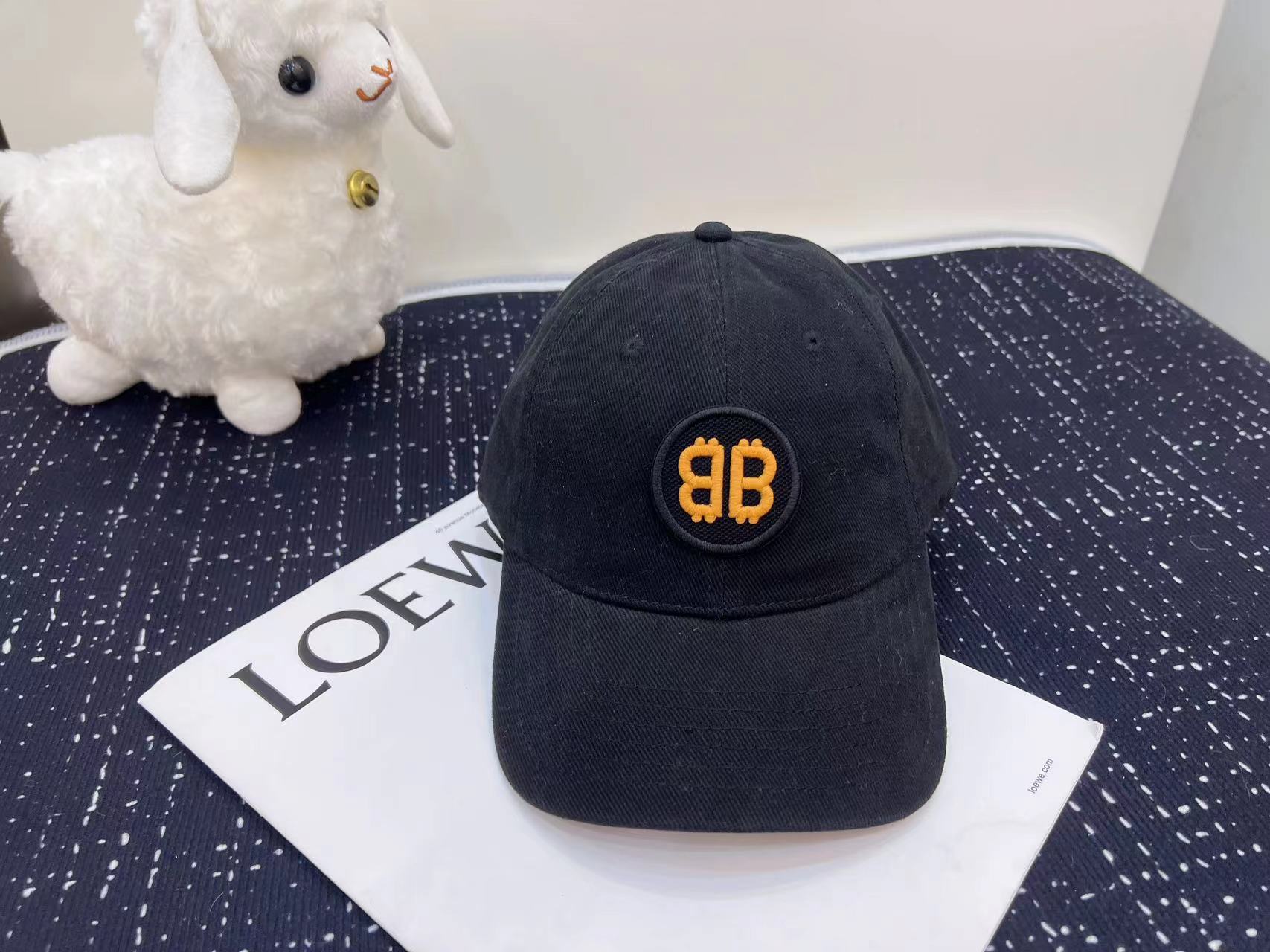 NO:189598,Special offer with dust bag [BALENCIAGA Balenciaga] spring and summer big-brand baseball cap, new style shipped, big-brand models are super easy to match, buy it now!  Hat fisherman hat baseball hat knit hat, hat, balenciaga, balenciaga, espadrilles, hats19860909特价配防尘袋【BALENCIAGA巴黎世家】春夏款大牌款棒球帽,新款出货,大牌款超好搭配,赶紧入手！帽子渔夫帽棒球帽针织帽,帽子,balenciaga,balenciaga,espadrilles,hats,hat