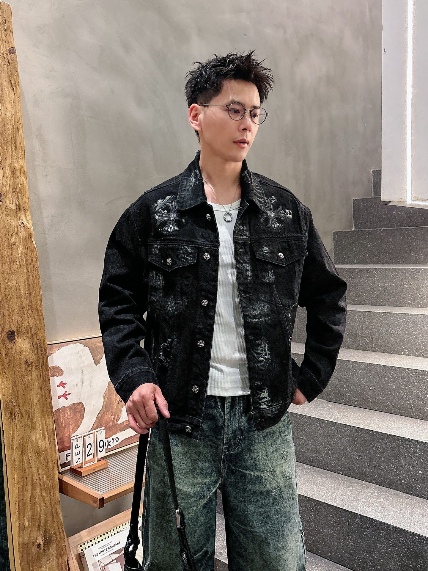 克罗星🔥🔥🔥新品男女同款牛仔外套，时装圈人气极为火热的单品，是时尚大咖们最炙手可热扭造型的必入尤物之一，塑造性领域极高，