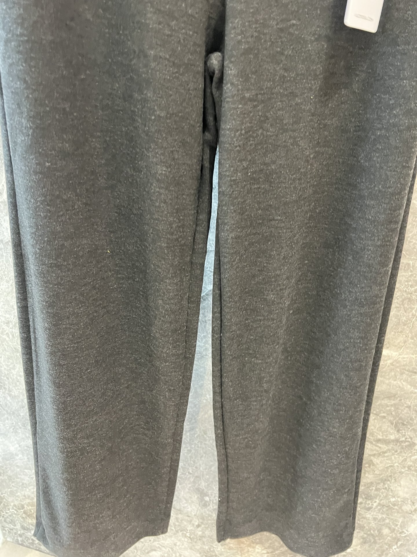 🛒新品上架‼️alo 早春系列

alo垂垂裤系列
软糯垂坠感的针织裤三个色
慵懒随性的风格
不论出街还