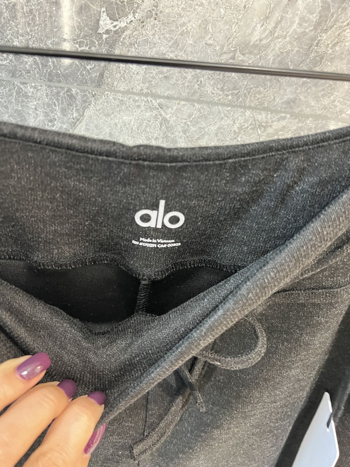 🛒新品上架‼️alo 早春系列

alo垂垂裤系列
软糯垂坠感的针织裤三个色
慵懒随性的风格
不论出街还
