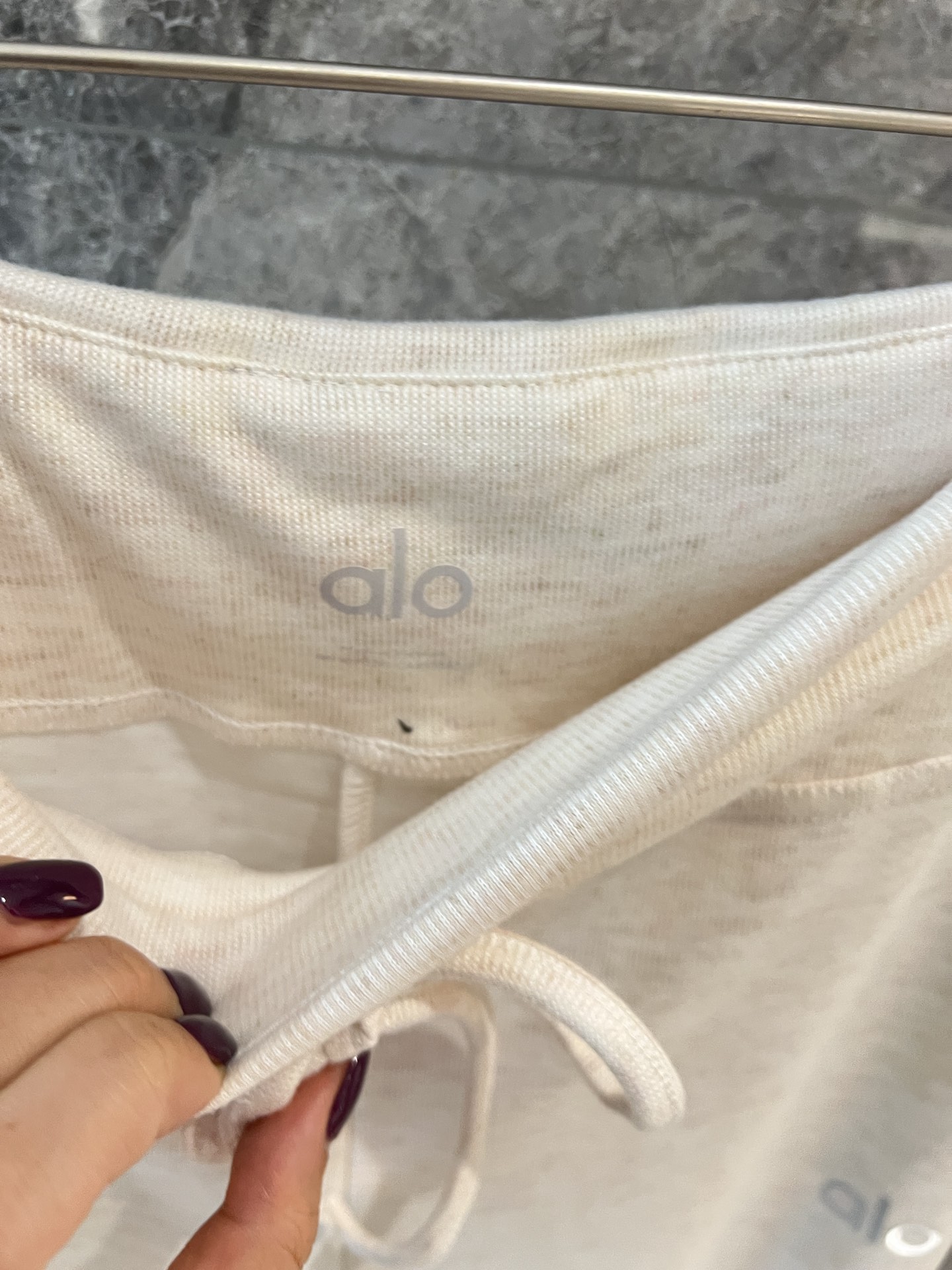 🛒新品上架‼️alo 早春系列

alo垂垂裤系列
软糯垂坠感的针织裤三个色
慵懒随性的风格
不论出街还