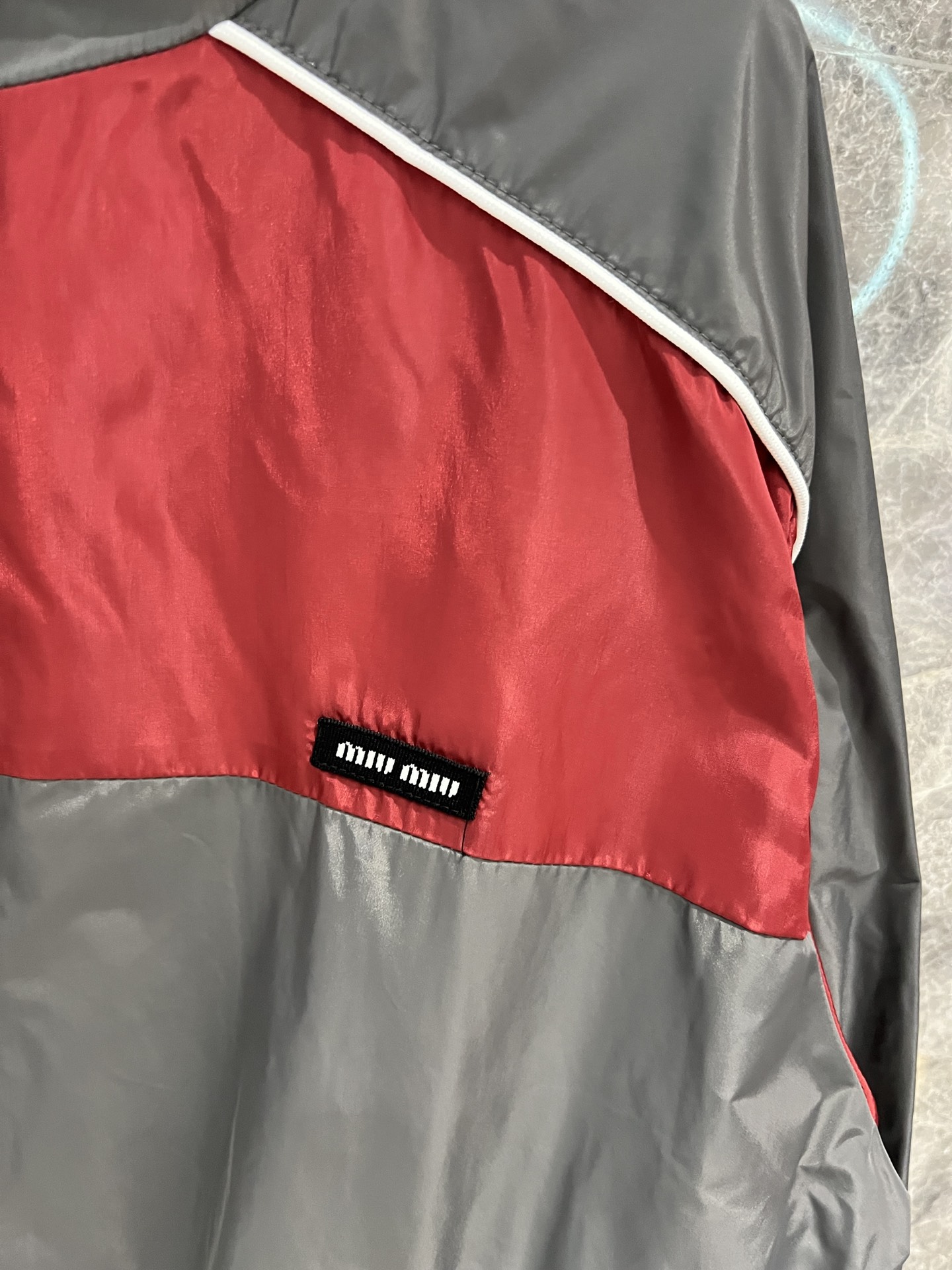 🛒新品上架‼️M1u 早春系列

超好看的撞色尼龙外套
休闲时尚 叠穿超时髦
重工拼接工艺 复杂精致看得