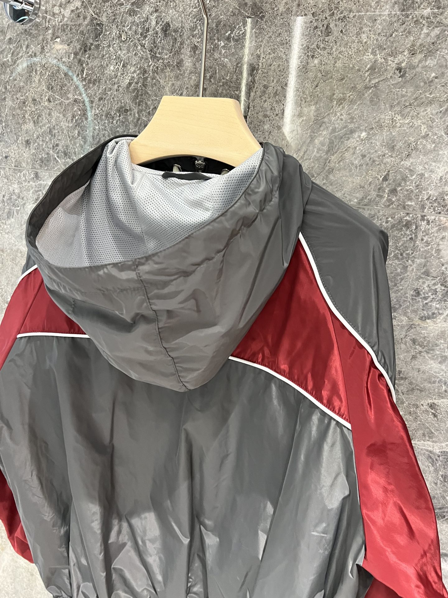 🛒新品上架‼️M1u 早春系列

超好看的撞色尼龙外套
休闲时尚 叠穿超时髦
重工拼接工艺 复杂精致看得