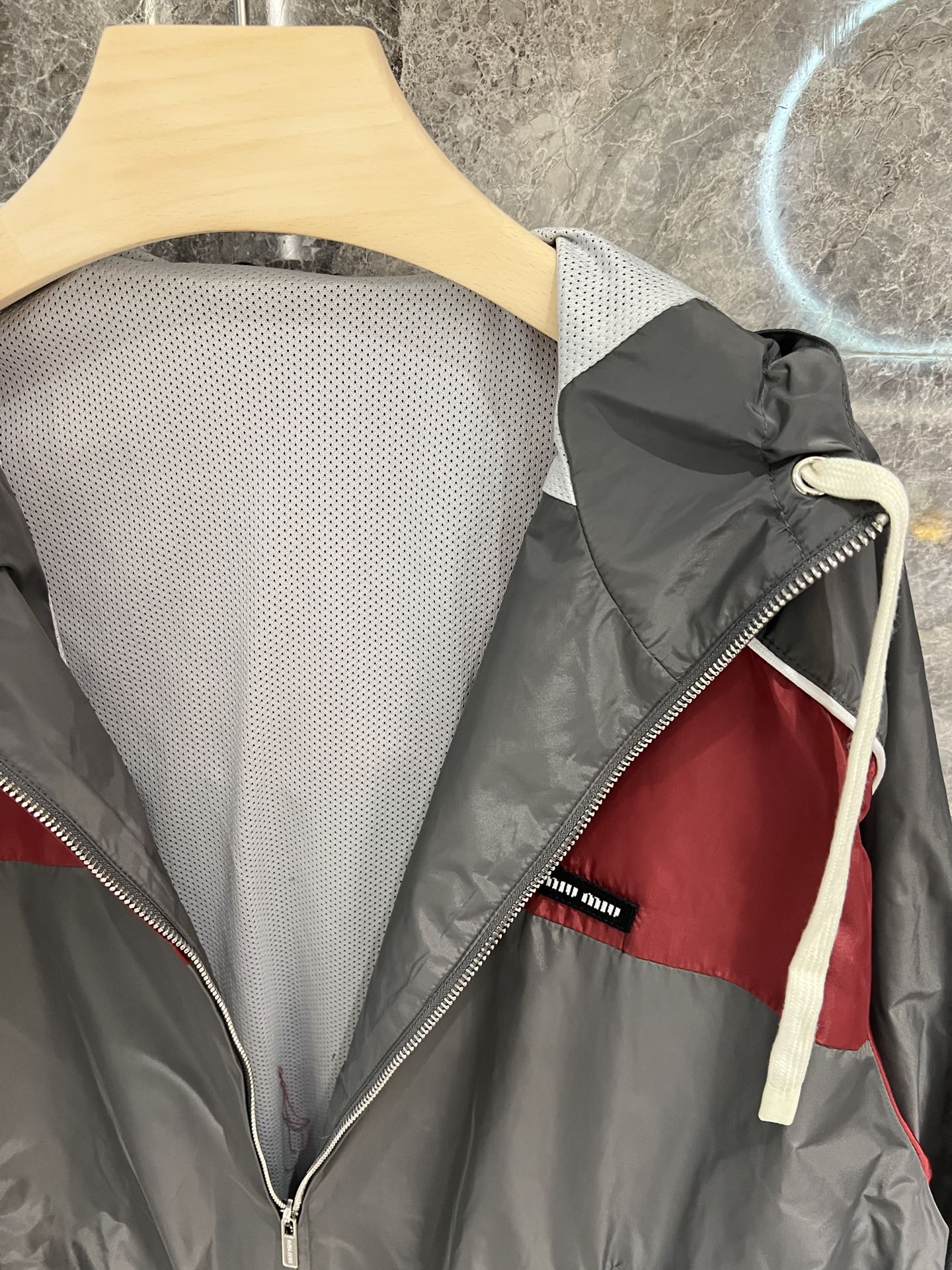 🛒新品上架‼️M1u 早春系列

超好看的撞色尼龙外套
休闲时尚 叠穿超时髦
重工拼接工艺 复杂精致看得