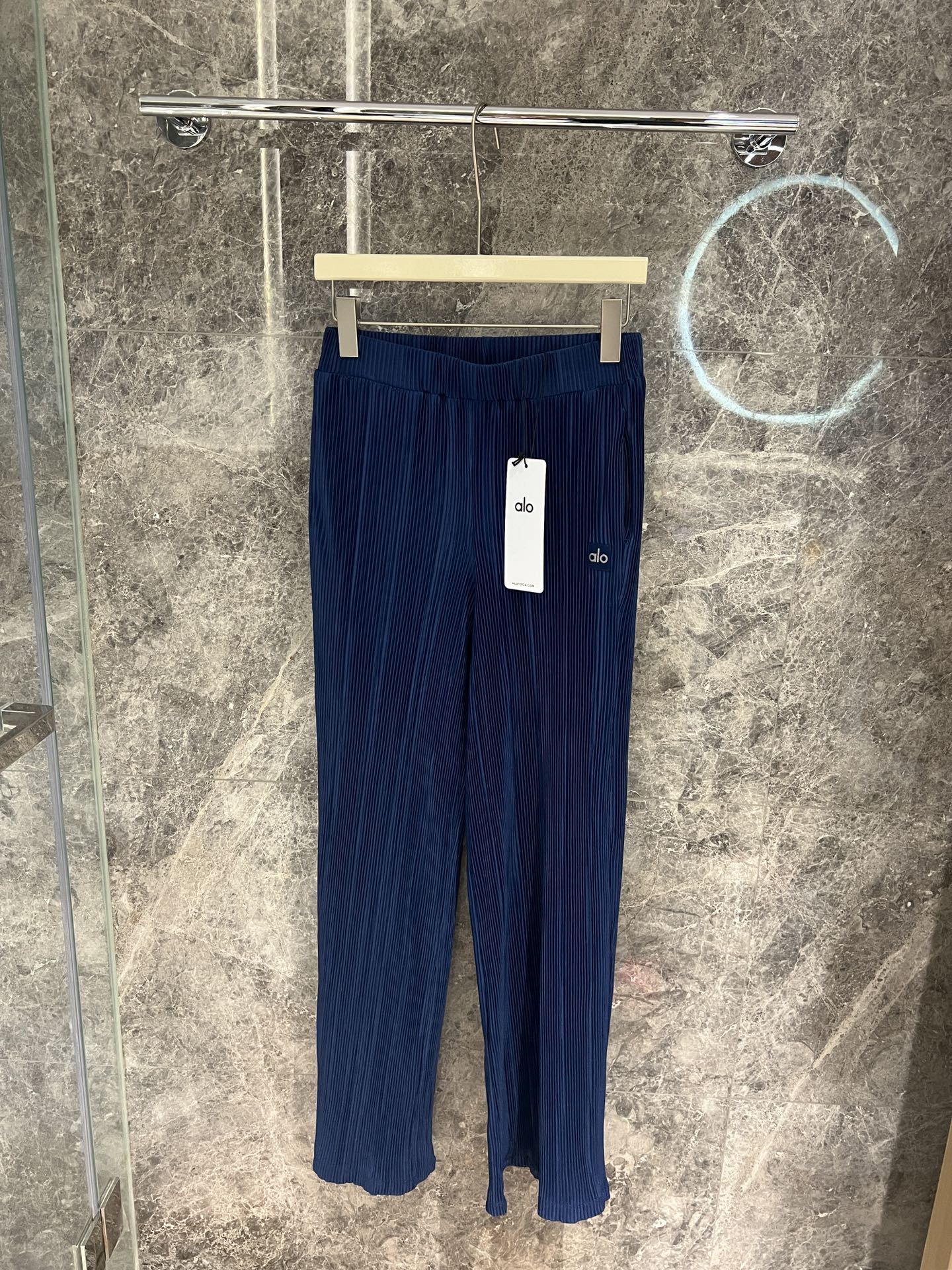 🛒新品上架‼️alo 早春系列

超级无敌显腿长的压褶神裤
定制压褶工艺 定制alo贴标
垂垂的飘逸面料
