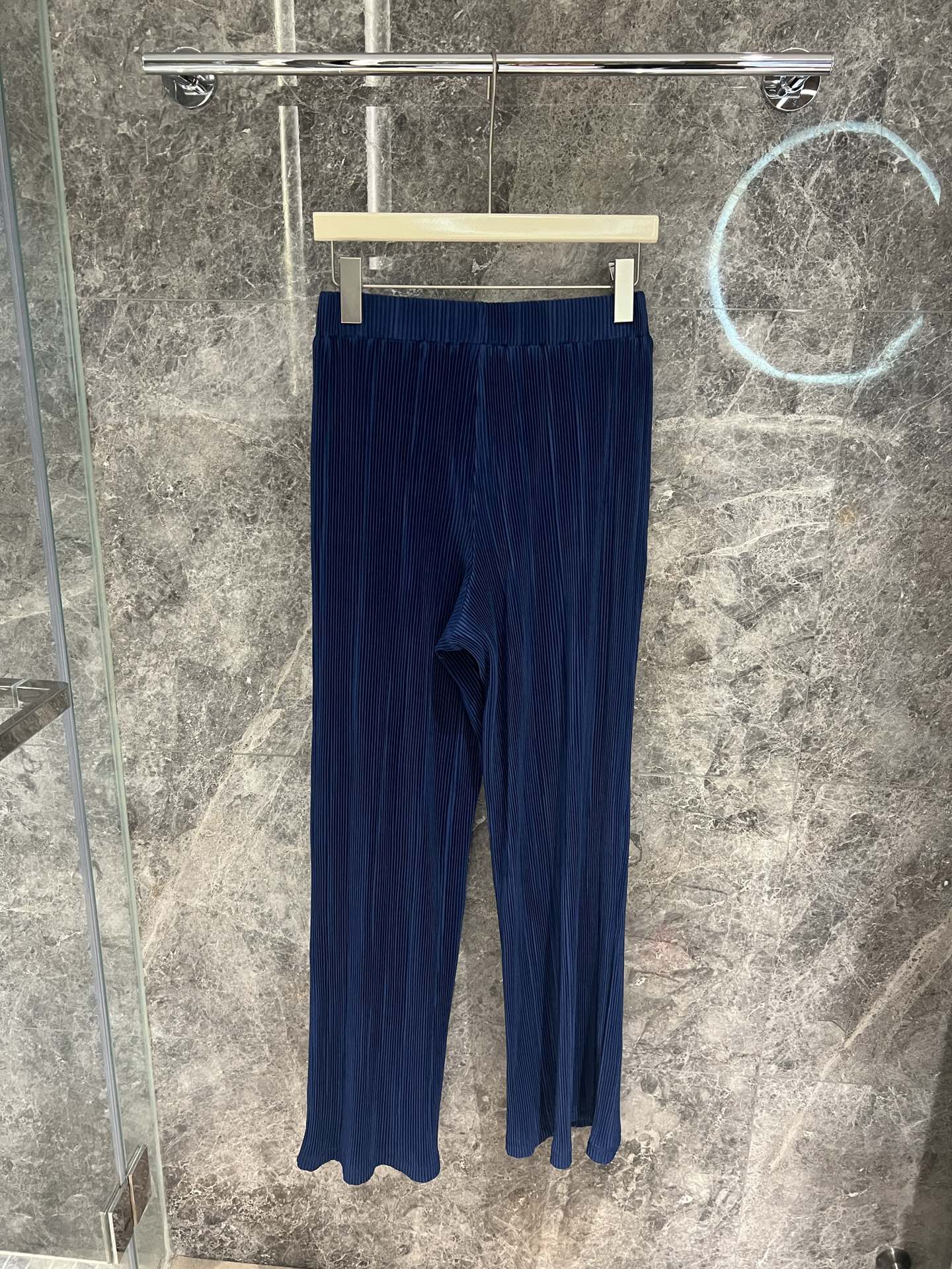 🛒新品上架‼️alo 早春系列

超级无敌显腿长的压褶神裤
定制压褶工艺 定制alo贴标
垂垂的飘逸面料
