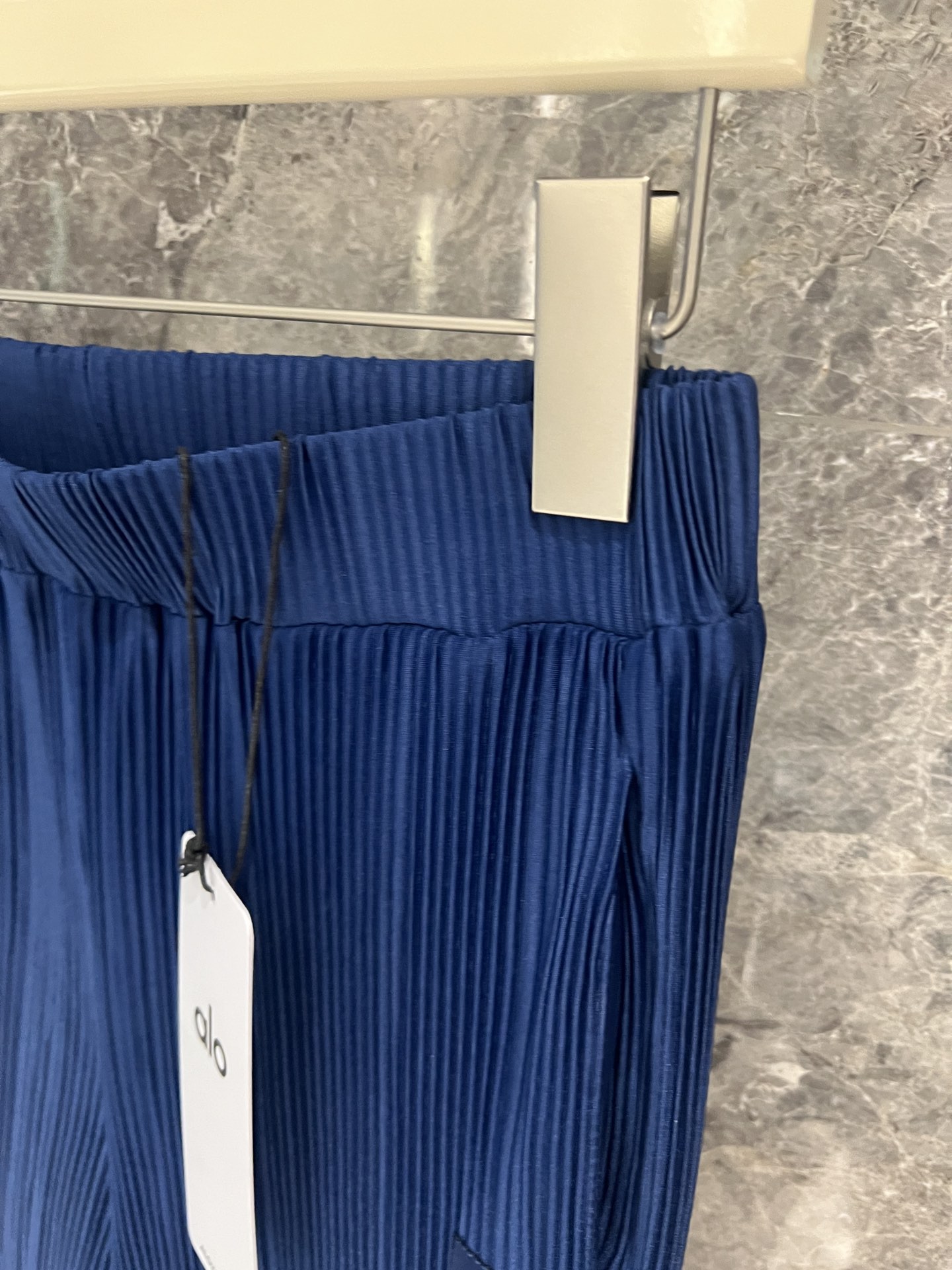 🛒新品上架‼️alo 早春系列

超级无敌显腿长的压褶神裤
定制压褶工艺 定制alo贴标
垂垂的飘逸面料