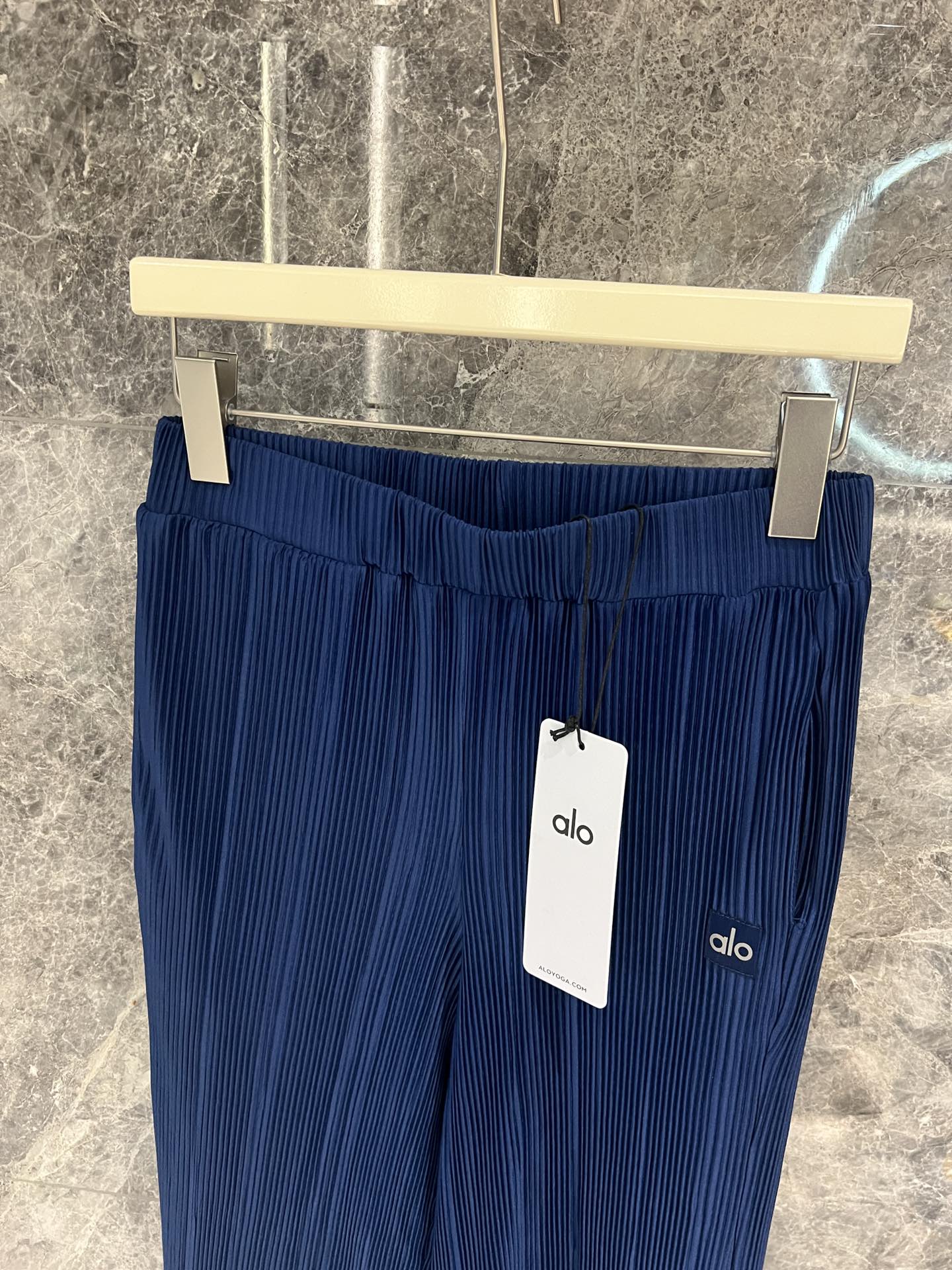 🛒新品上架‼️alo 早春系列

超级无敌显腿长的压褶神裤
定制压褶工艺 定制alo贴标
垂垂的飘逸面料