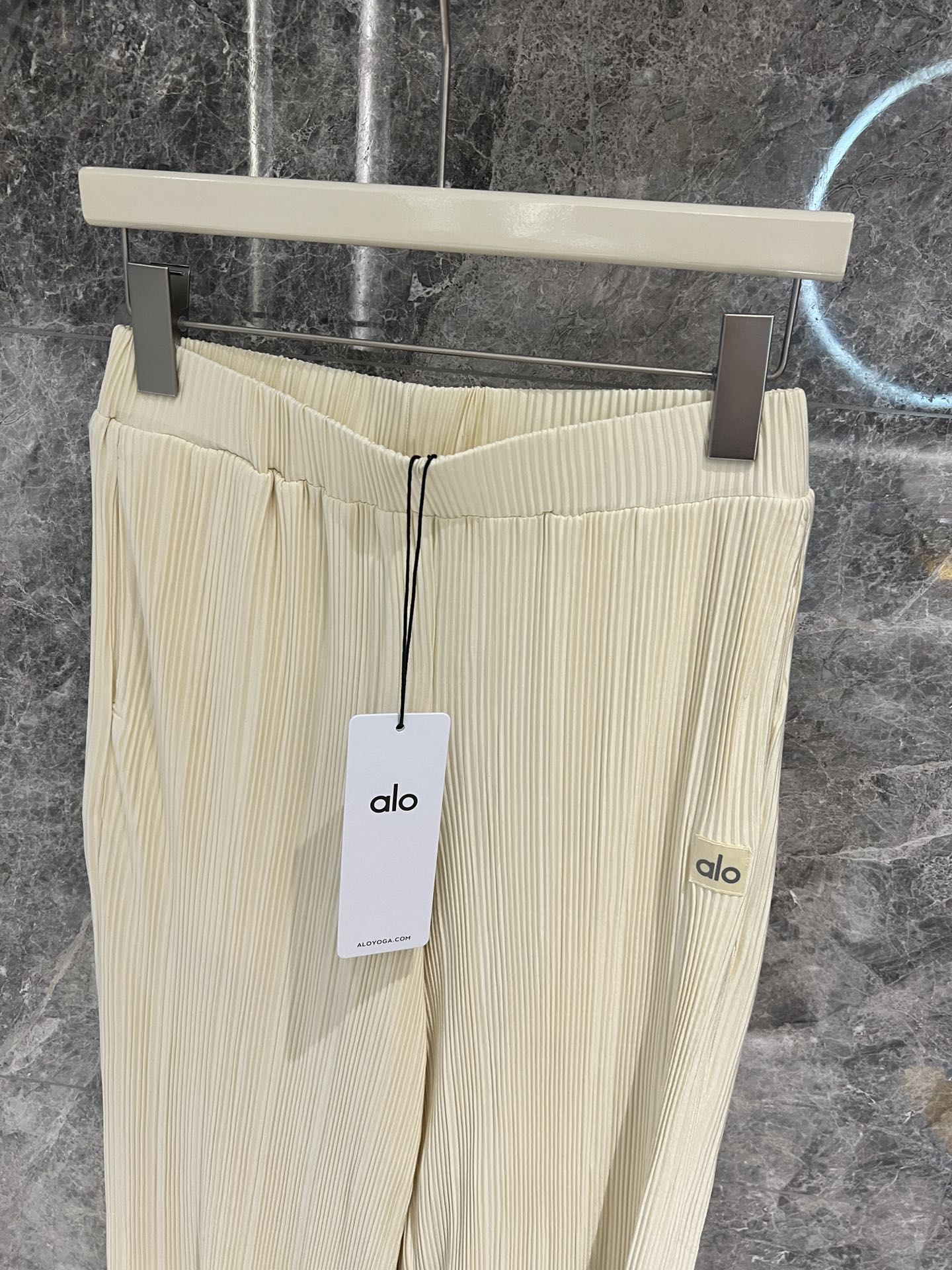 🛒新品上架‼️alo 早春系列

超级无敌显腿长的压褶神裤
定制压褶工艺 定制alo贴标
垂垂的飘逸面料