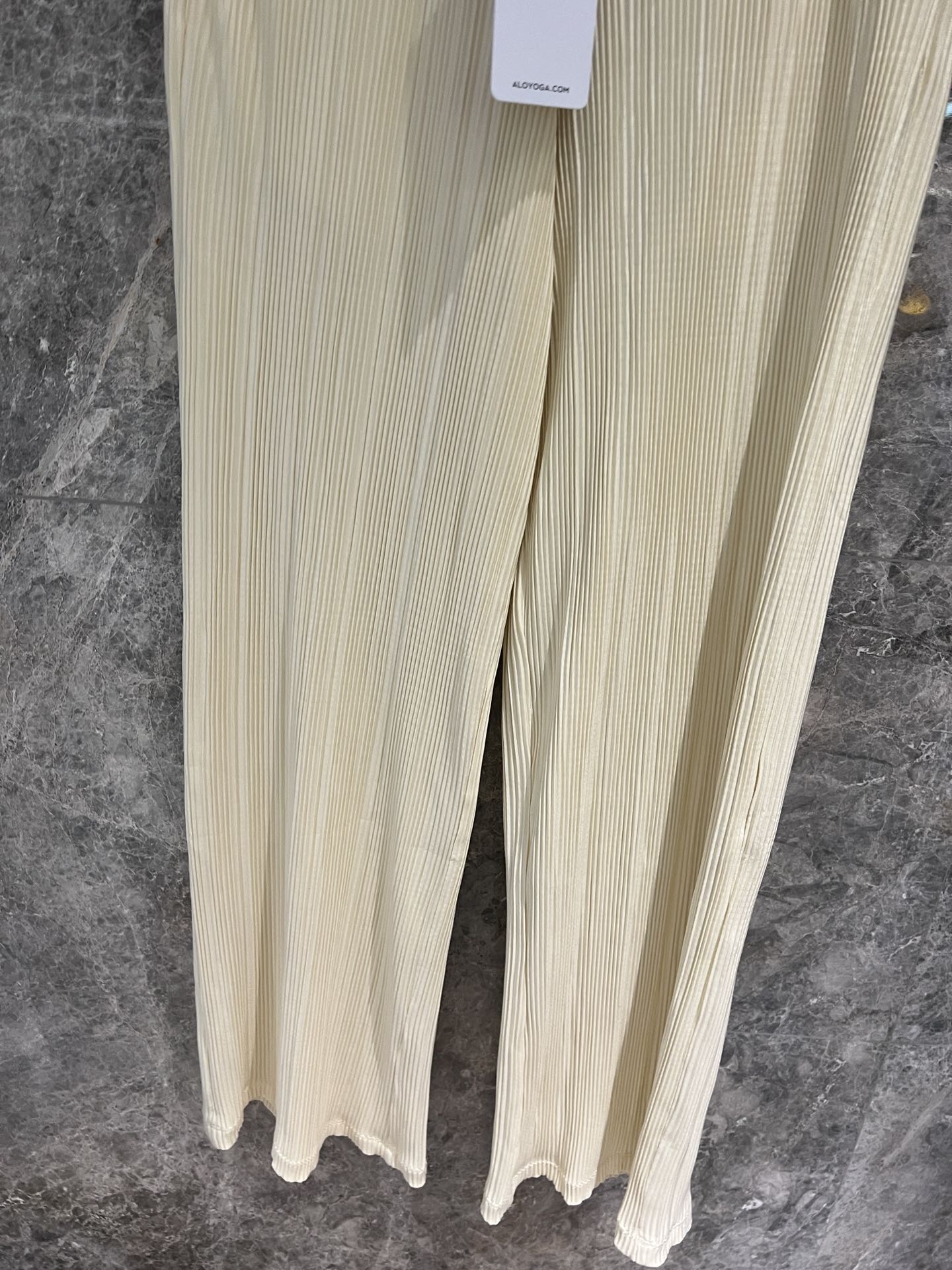 🛒新品上架‼️alo 早春系列

超级无敌显腿长的压褶神裤
定制压褶工艺 定制alo贴标
垂垂的飘逸面料