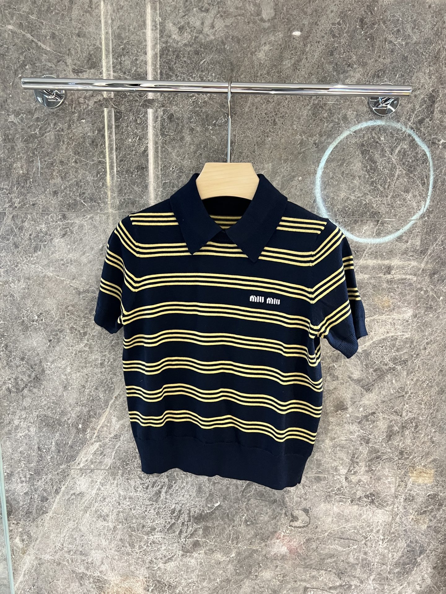 🛒新品上架‼️M1u 早春系列

每年必入的经典条纹元素
乖乖的学生风就是M1u家特色
撞色条纹设计 拼