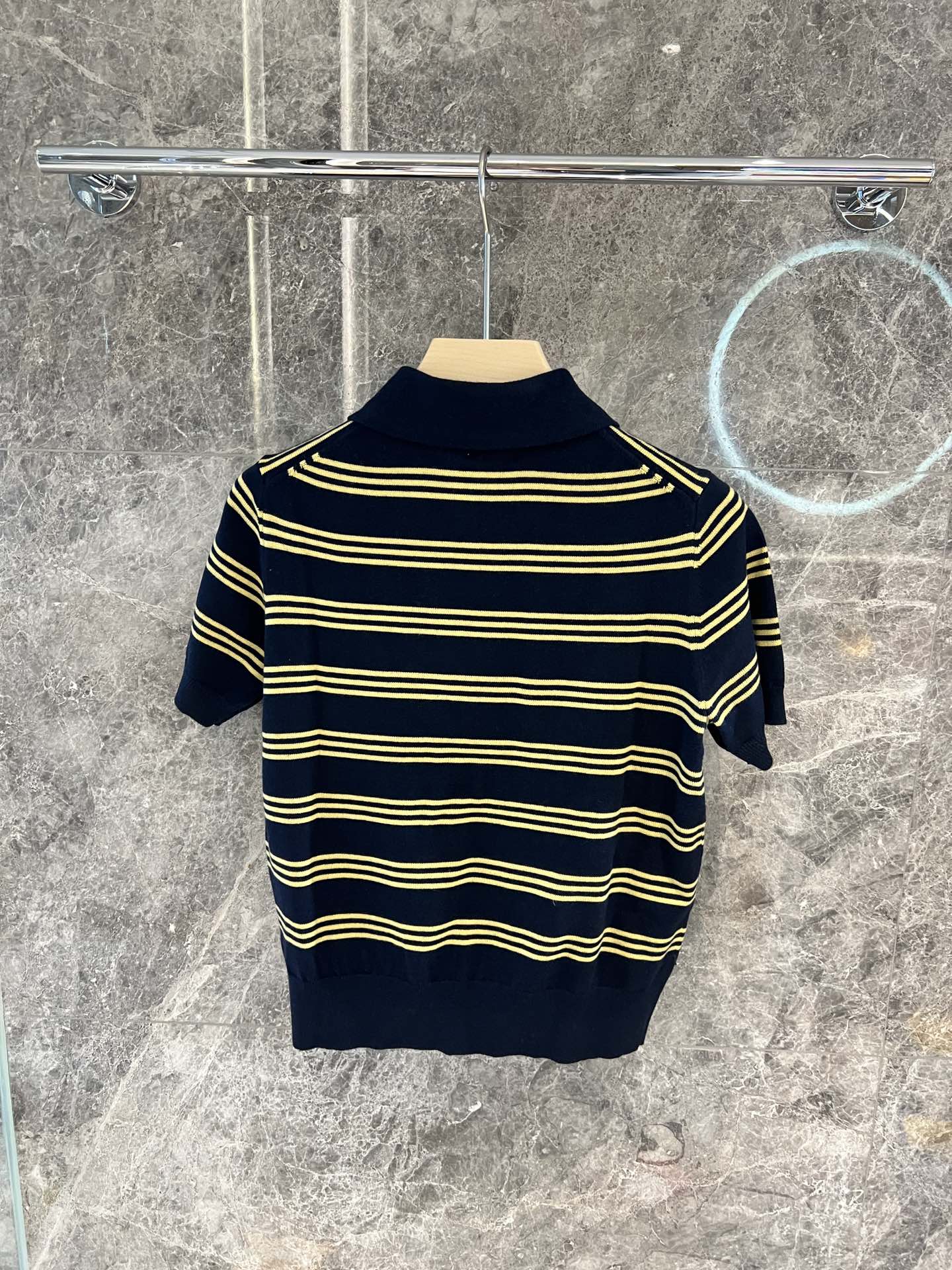 🛒新品上架‼️M1u 早春系列

每年必入的经典条纹元素
乖乖的学生风就是M1u家特色
撞色条纹设计 拼