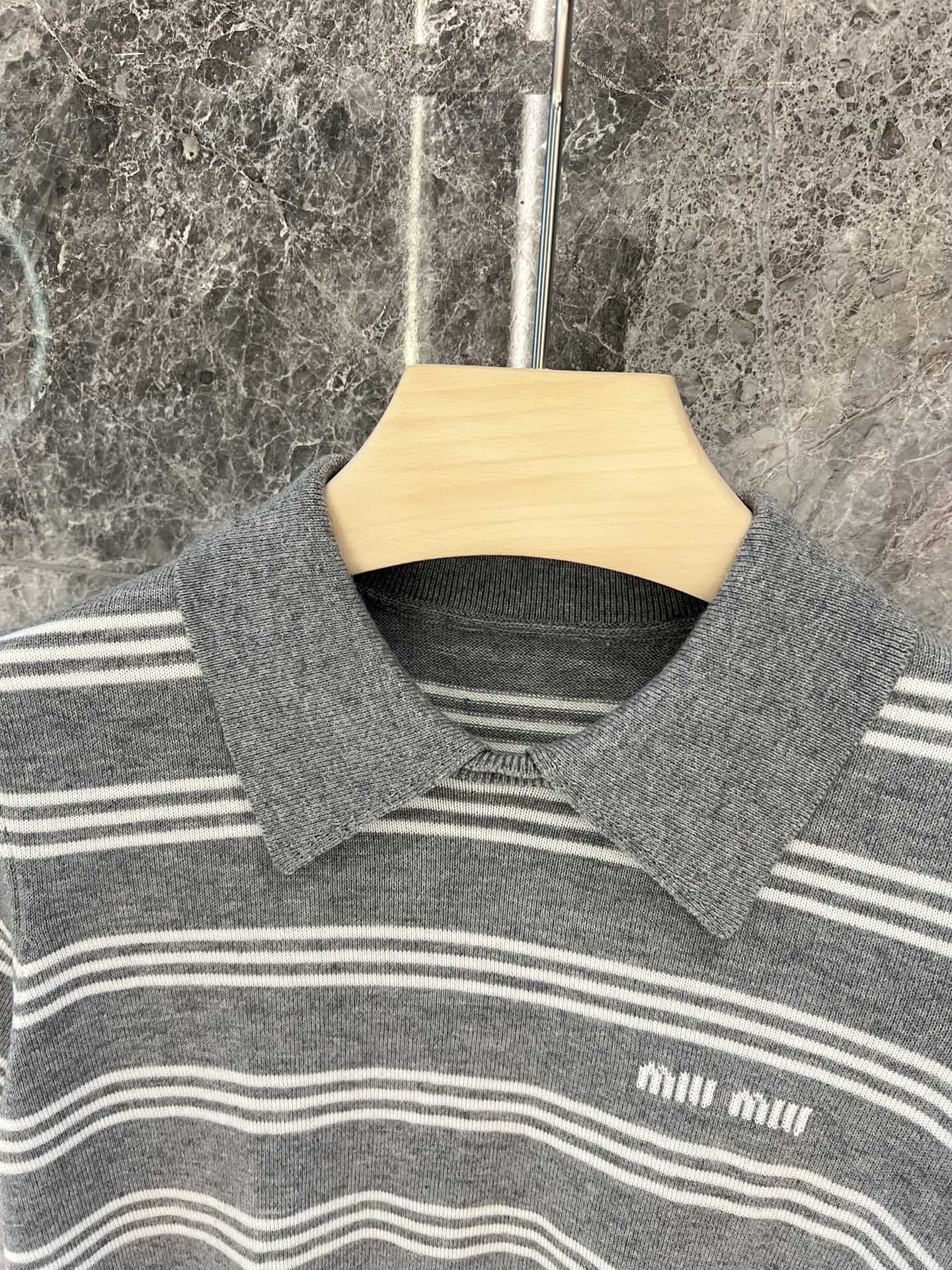 🛒新品上架‼️M1u 早春系列

每年必入的经典条纹元素
乖乖的学生风就是M1u家特色
撞色条纹设计 拼