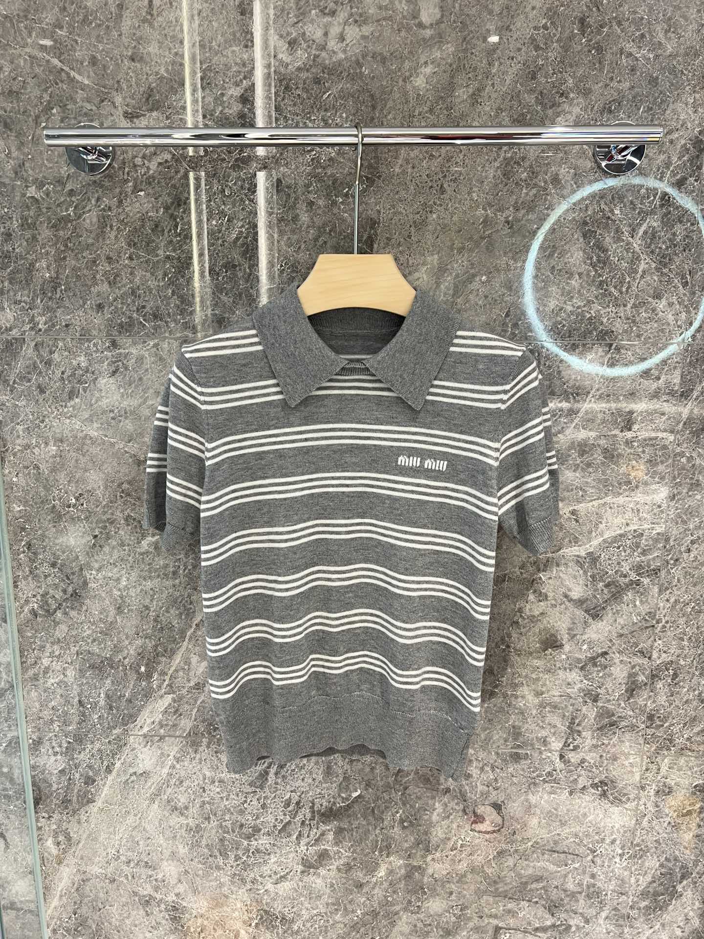 🛒新品上架‼️M1u 早春系列

每年必入的经典条纹元素
乖乖的学生风就是M1u家特色
撞色条纹设计 拼