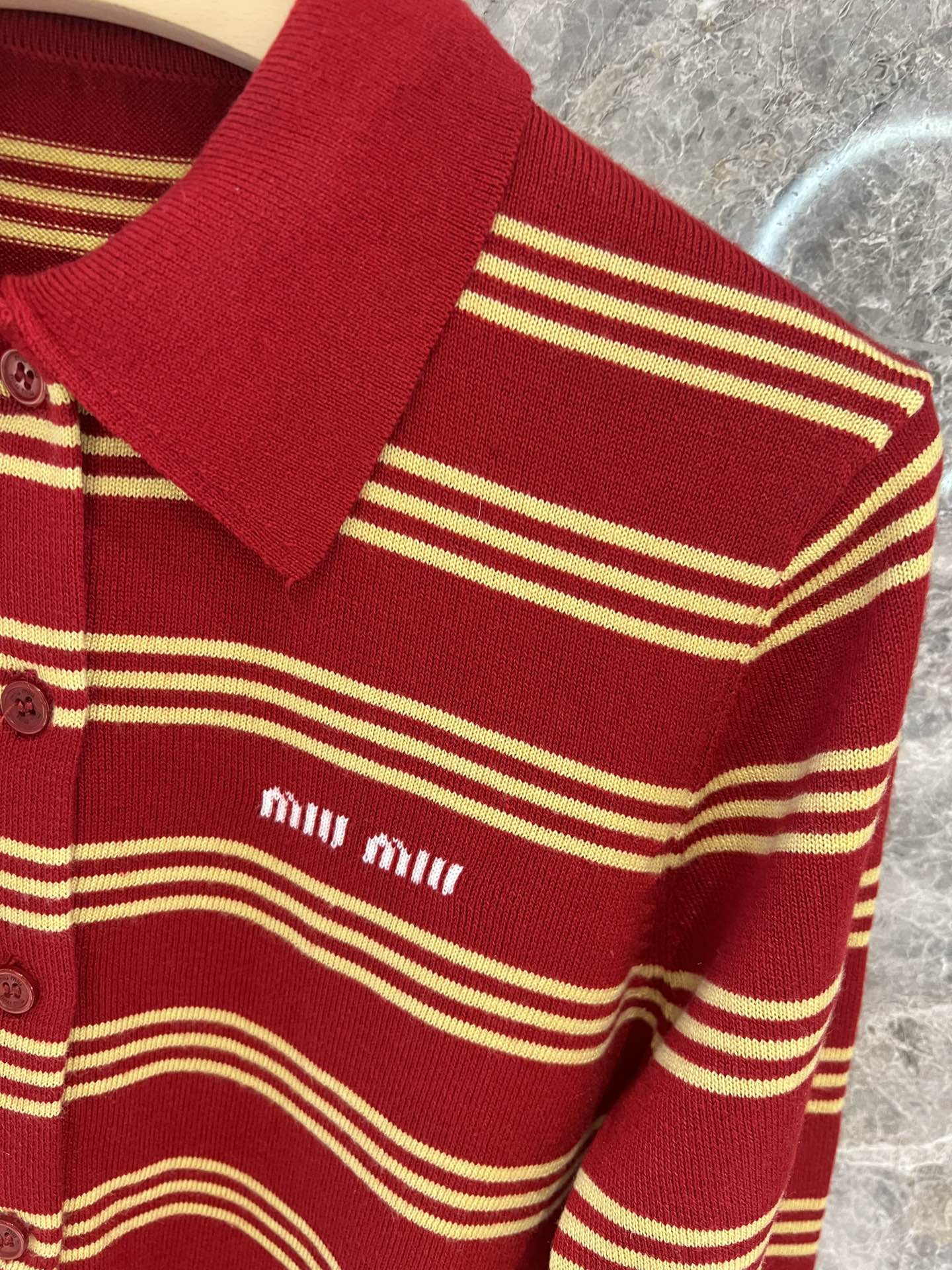 🛒新品上架‼️M1u 早春系列

每年必入的经典条纹元素
乖乖的学生风就是M1u家特色
撞色条纹设计 拼