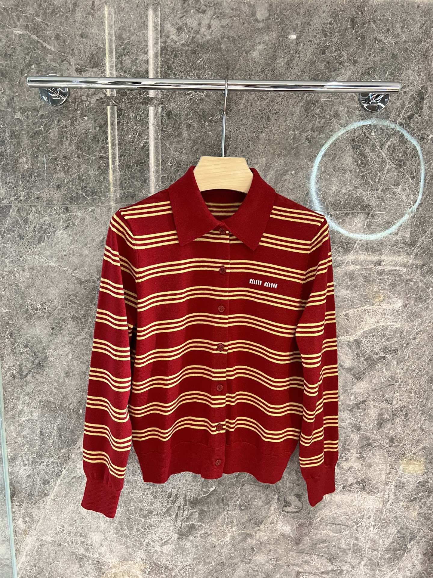 🛒新品上架‼️M1u 早春系列

每年必入的经典条纹元素
乖乖的学生风就是M1u家特色
撞色条纹设计 拼