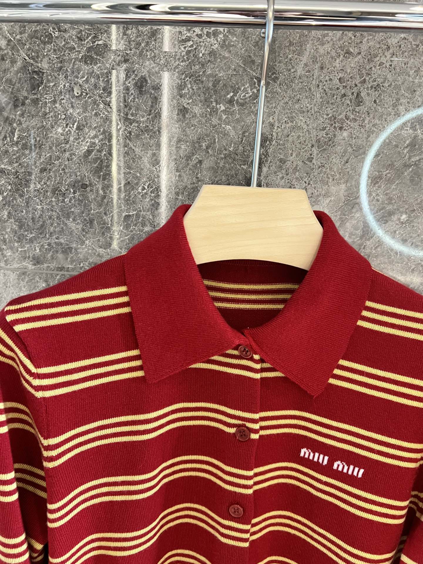 🛒新品上架‼️M1u 早春系列

每年必入的经典条纹元素
乖乖的学生风就是M1u家特色
撞色条纹设计 拼