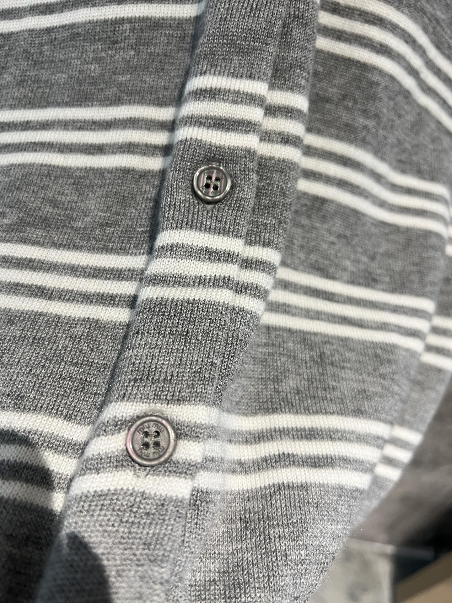 🛒新品上架‼️M1u 早春系列

每年必入的经典条纹元素
乖乖的学生风就是M1u家特色
撞色条纹设计 拼