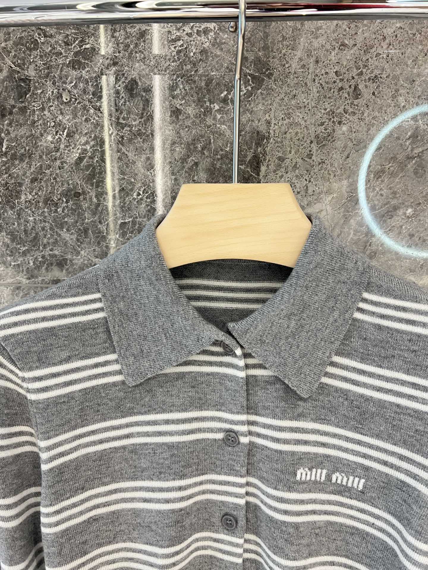 🛒新品上架‼️M1u 早春系列

每年必入的经典条纹元素
乖乖的学生风就是M1u家特色
撞色条纹设计 拼