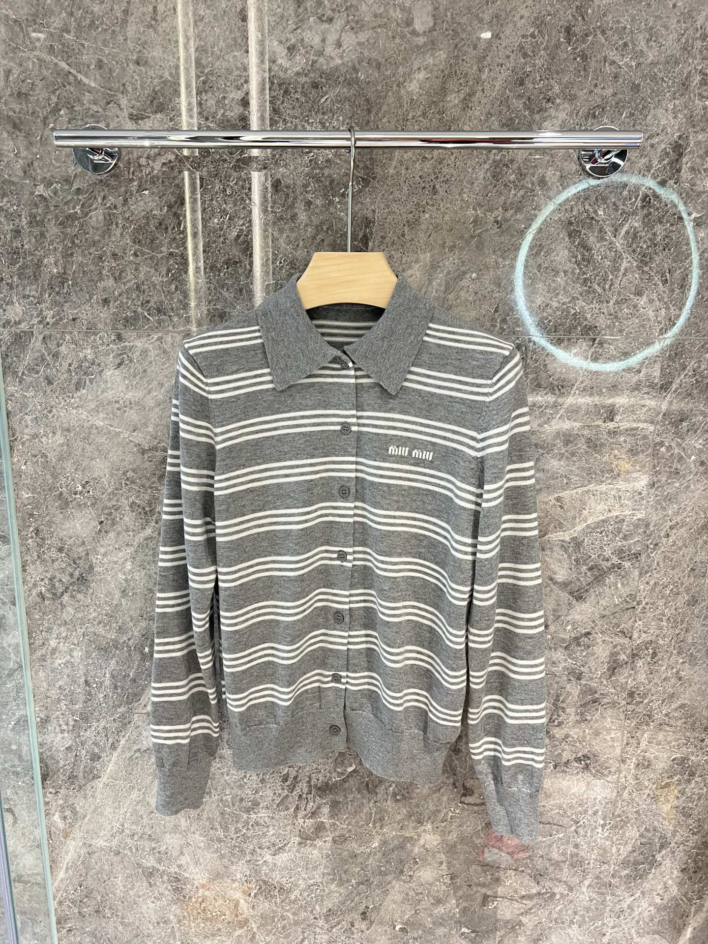 🛒新品上架‼️M1u 早春系列

每年必入的经典条纹元素
乖乖的学生风就是M1u家特色
撞色条纹设计 拼