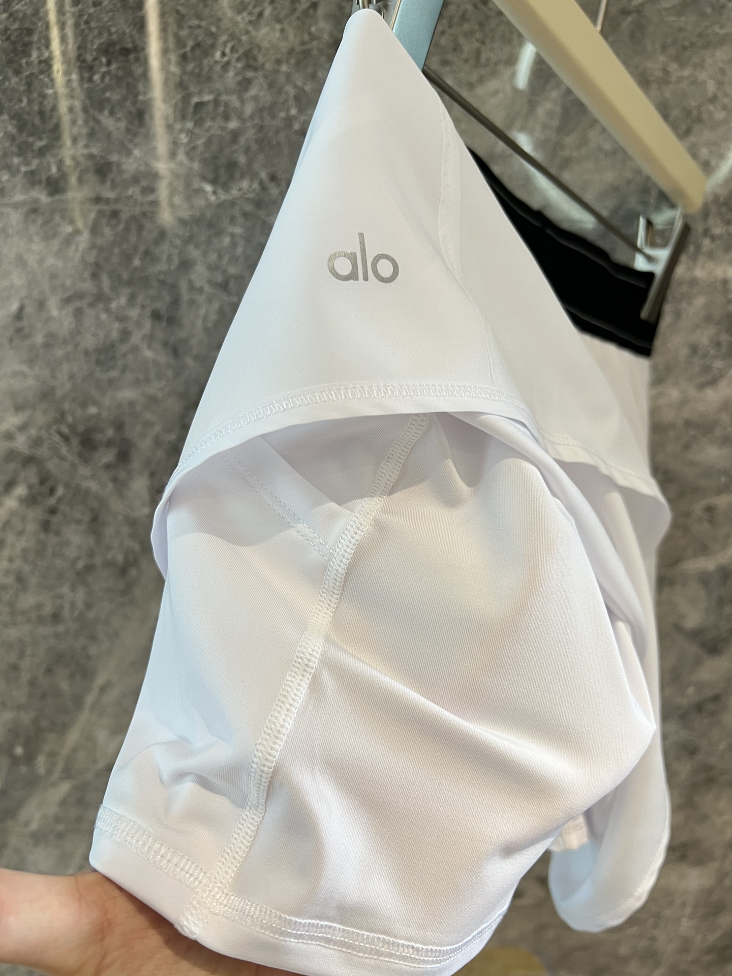 “Hard-Core Girl P368 Unveils Custom Hotnet Tennis Skirts in Black & White” - 图片 7