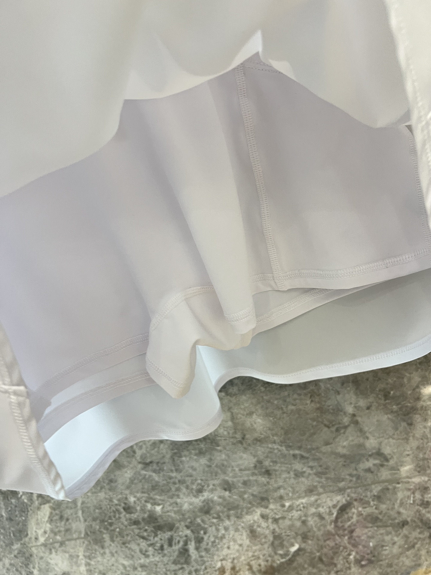 “Hard-Core Girl P368 Unveils Custom Hotnet Tennis Skirts in Black & White” - 图片 4