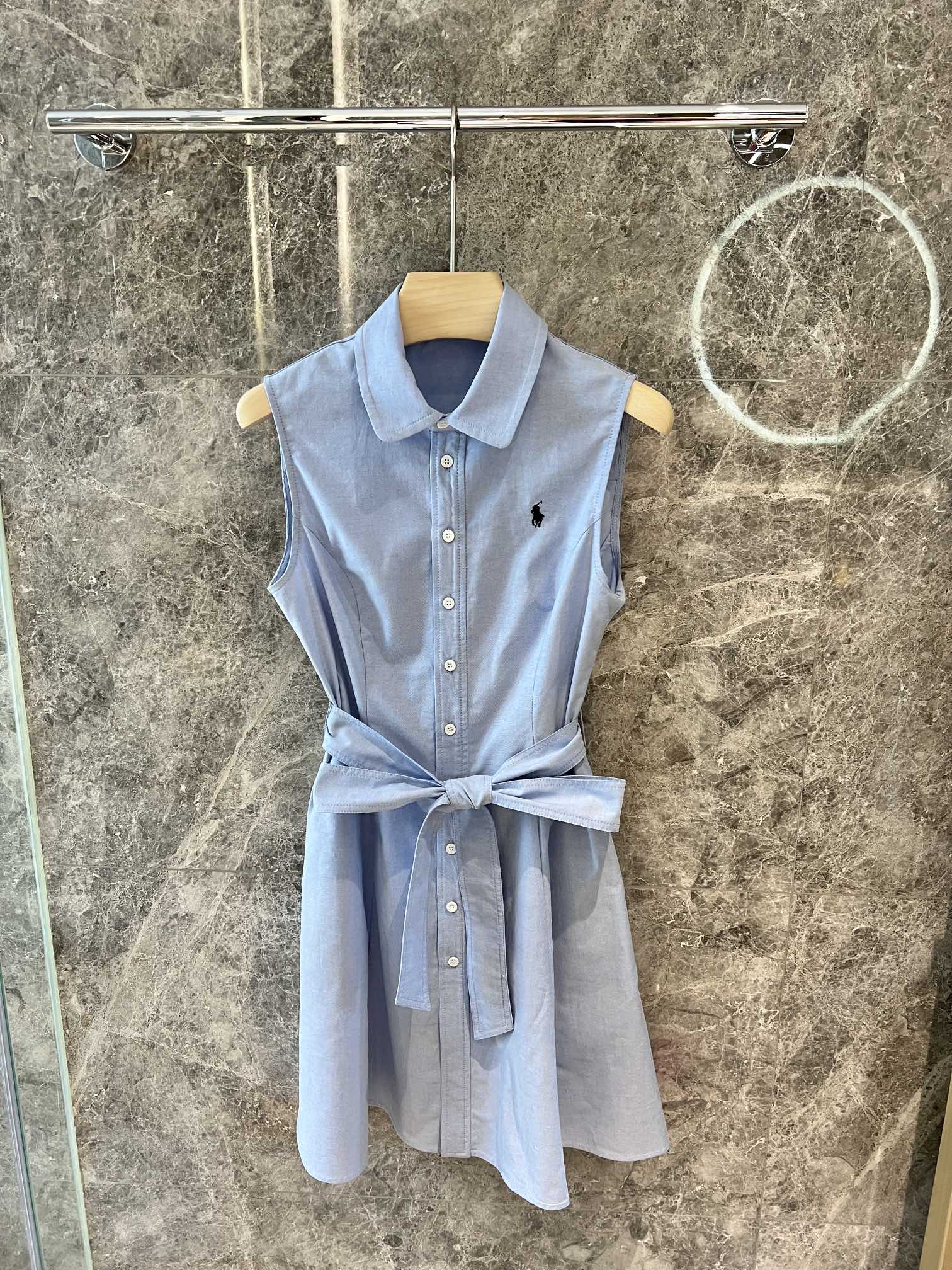 Luxurious Golf Style Package for Women: Classic Design in High-Quality Oxford Fabric