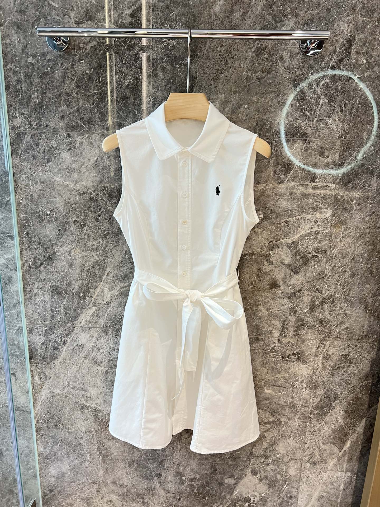 Luxurious Golf Style Dress in High-Quality Oxford Fabric, Elegant and Airy. - 图片 1