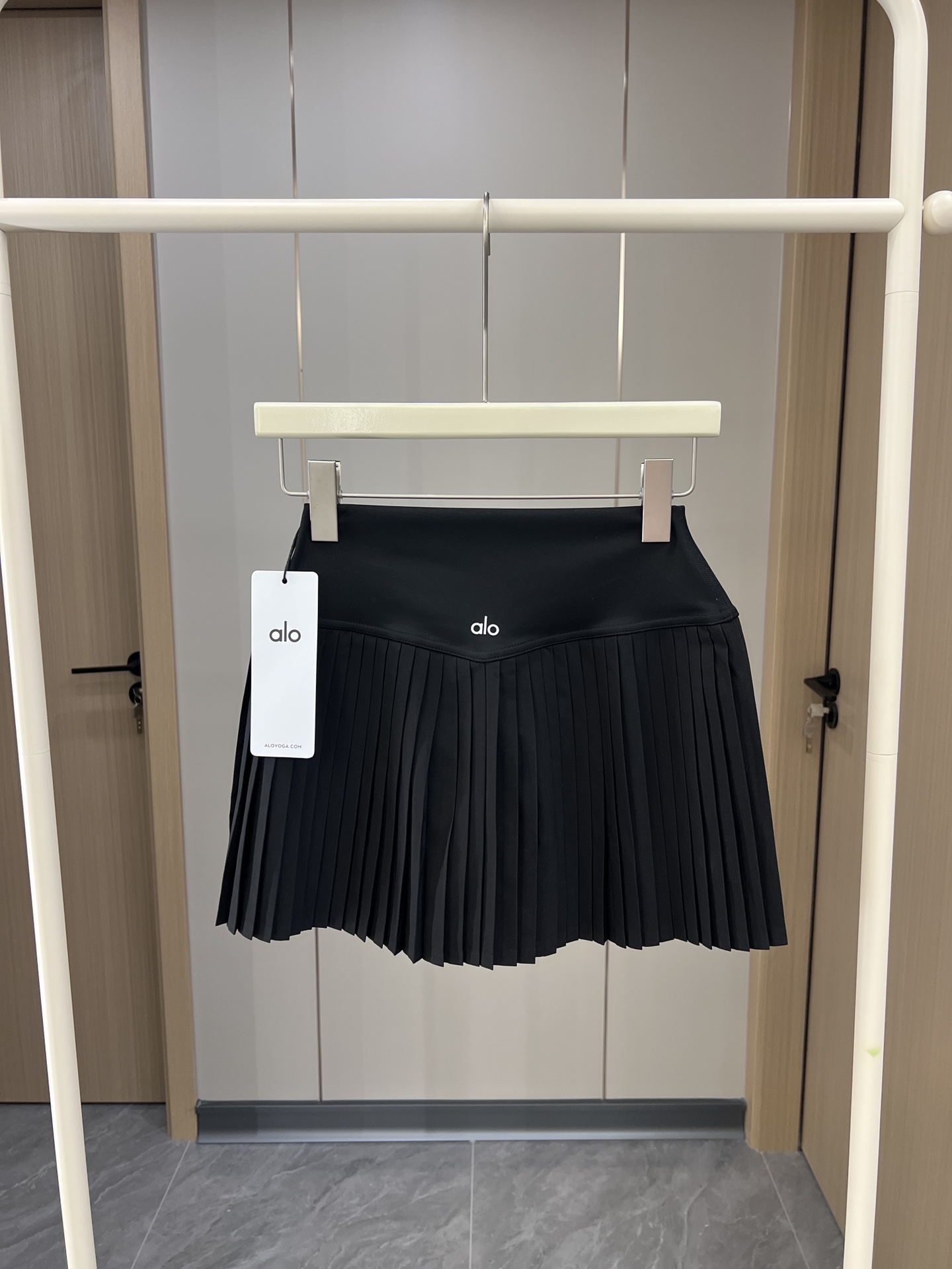 New Packaging for P414 Original Women’s Suit: Hot Year, Classic Colors, and Jisoo Style - 图片 6