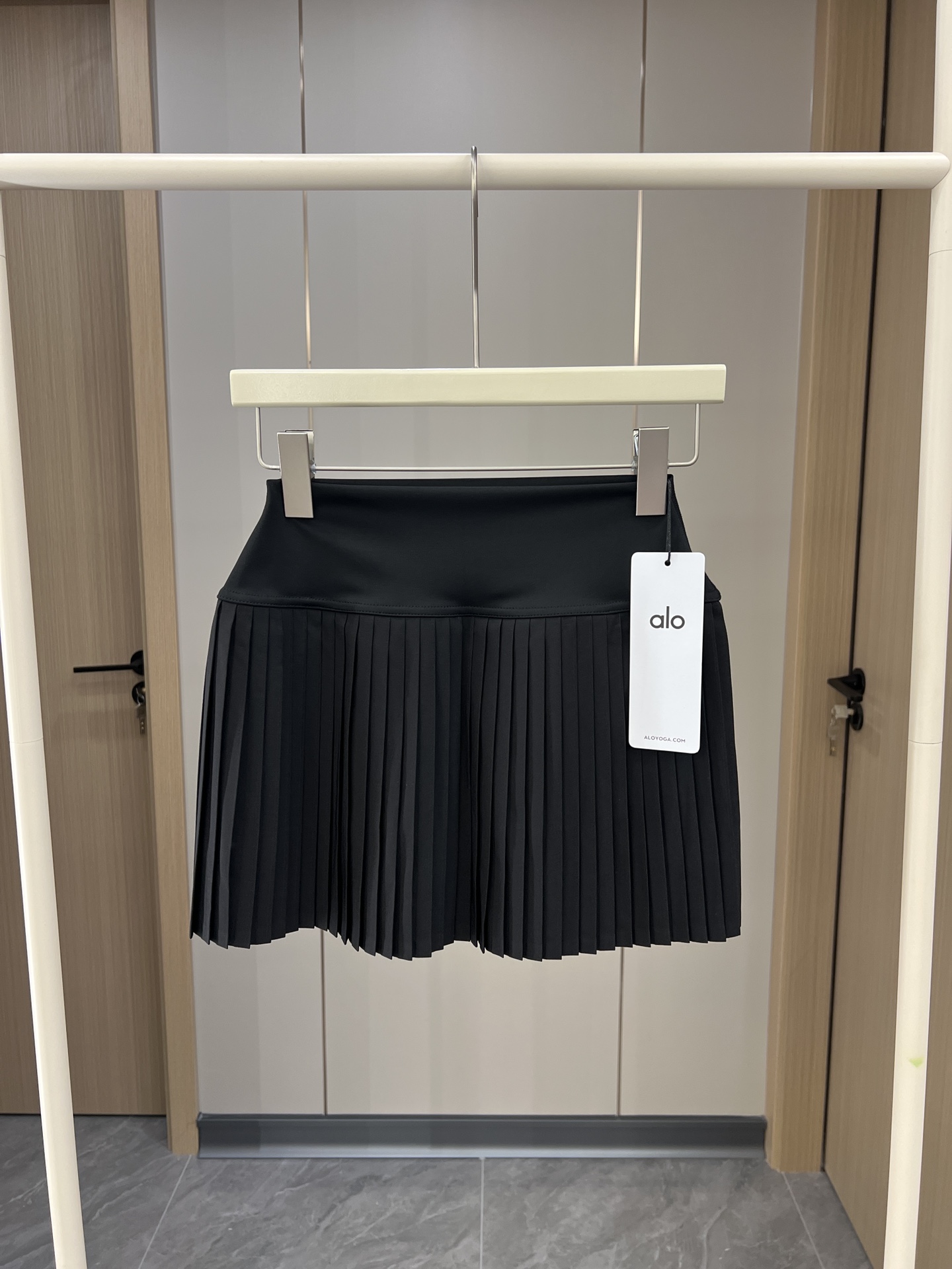 New Packaging for P414 Original Women’s Suit: Hot Year, Classic Colors, and Jisoo Style - 图片 1