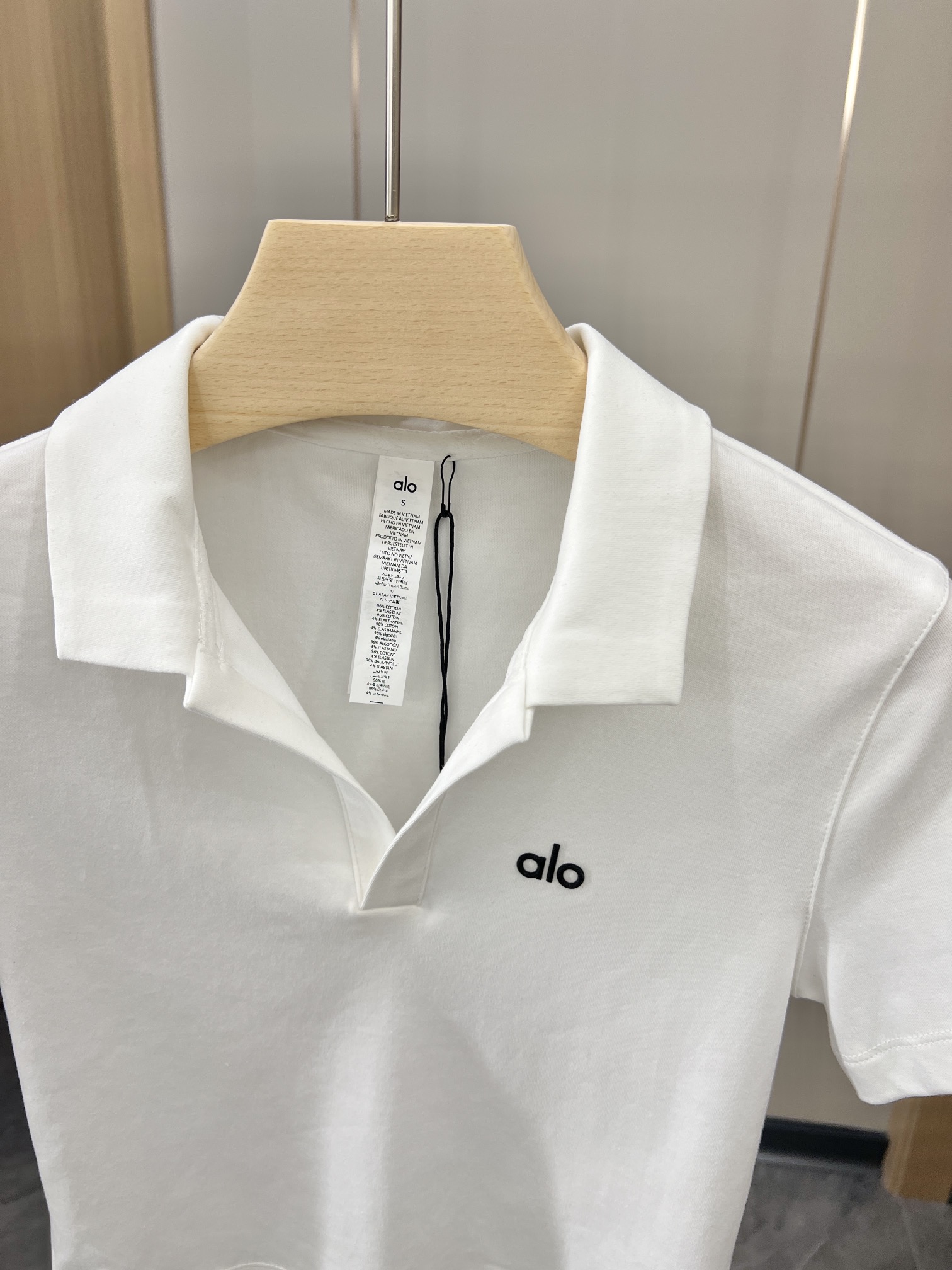 “Customized Ammonium Cotton Clothing: Elegant, Cloud-Like Touch in Black and White” - 图片 2