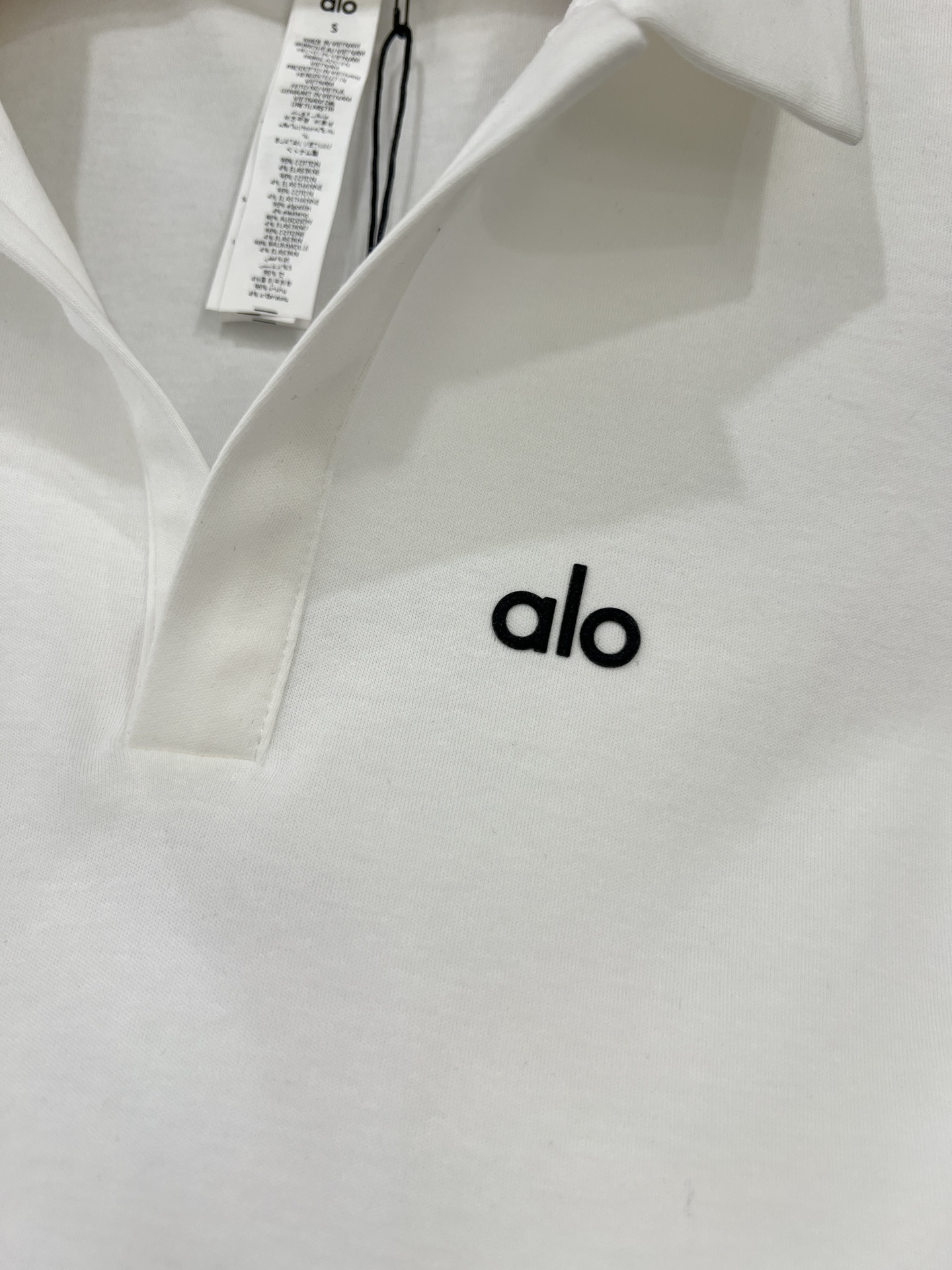 “Customized Ammonium Cotton Clothing: Elegant, Cloud-Like Touch in Black and White” - 图片 4