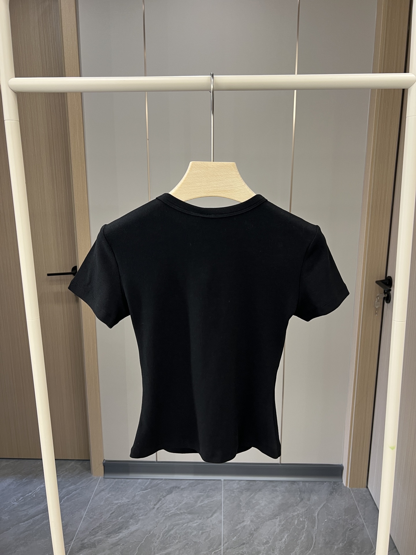 “Versatile P334 Woman’s Fashion Package: Classic Black & White Color Match” - 图片 6