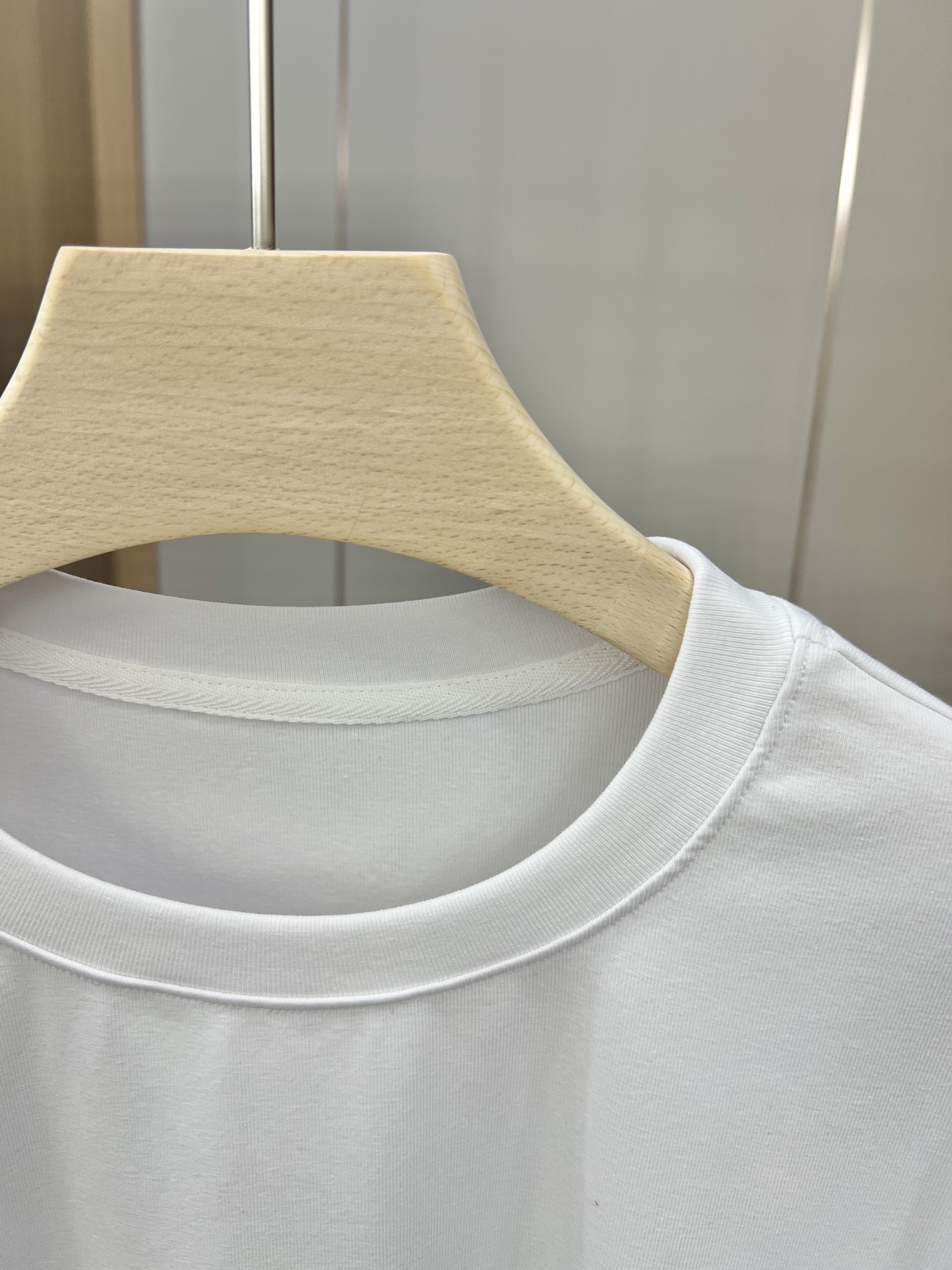 “Versatile Girl’s T-Shirt Package: Classic Black and White with Stereo Pearls” - 图片 3
