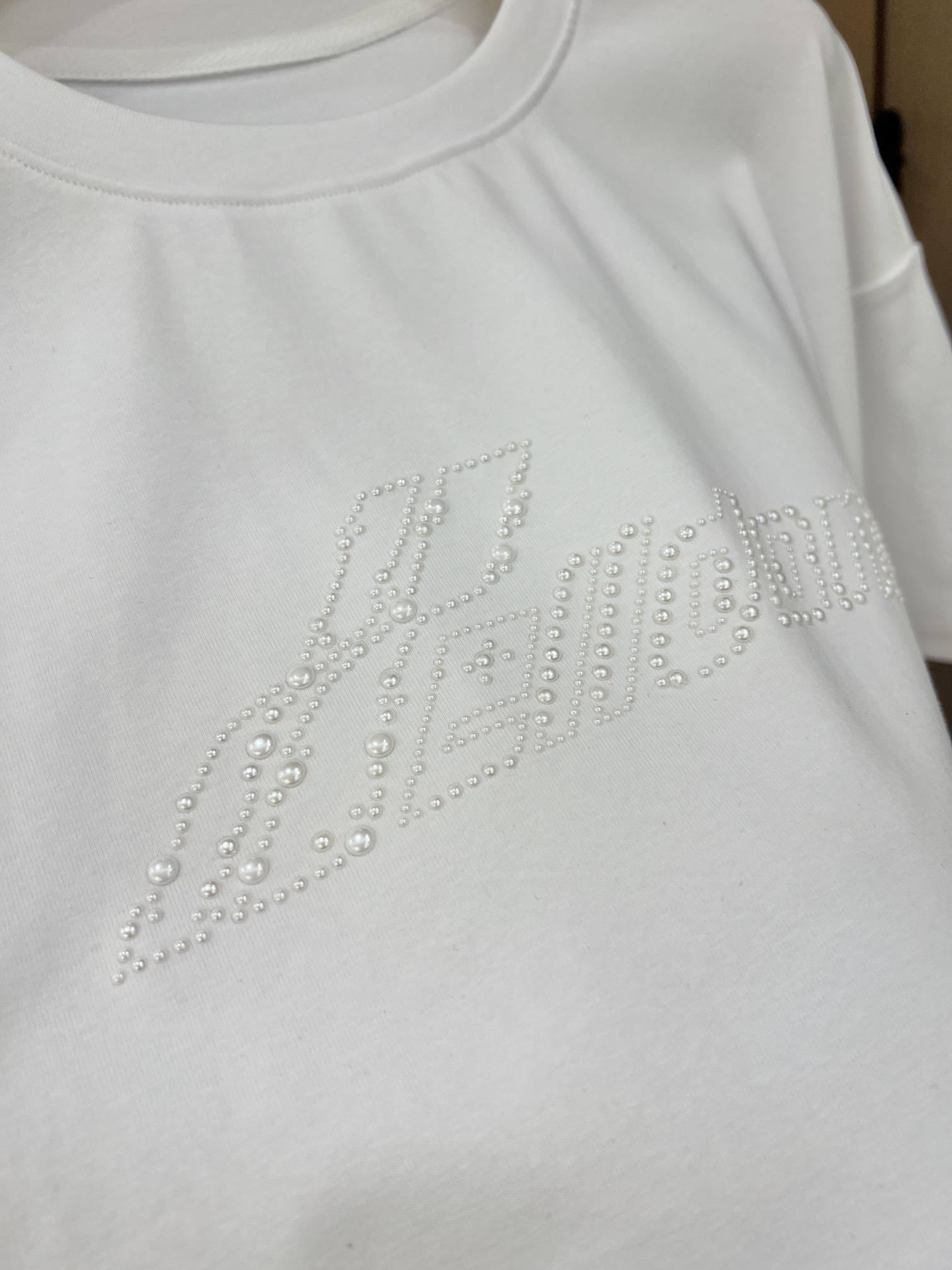 “Versatile Girl’s T-Shirt Package: Classic Black and White with Stereo Pearls” - 图片 5