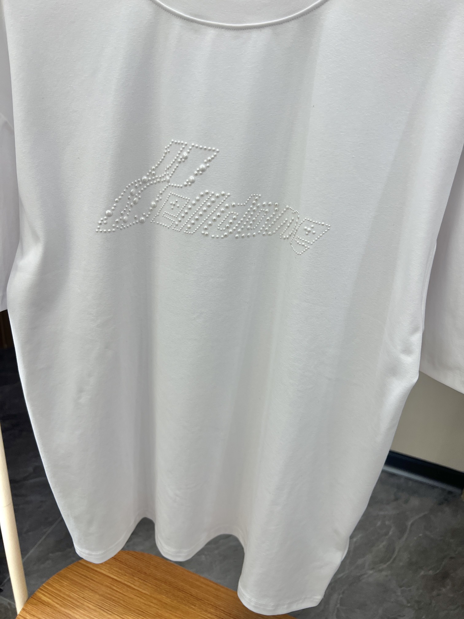 “Versatile Girl’s T-Shirt Package: Classic Black and White with Stereo Pearls” - 图片 4